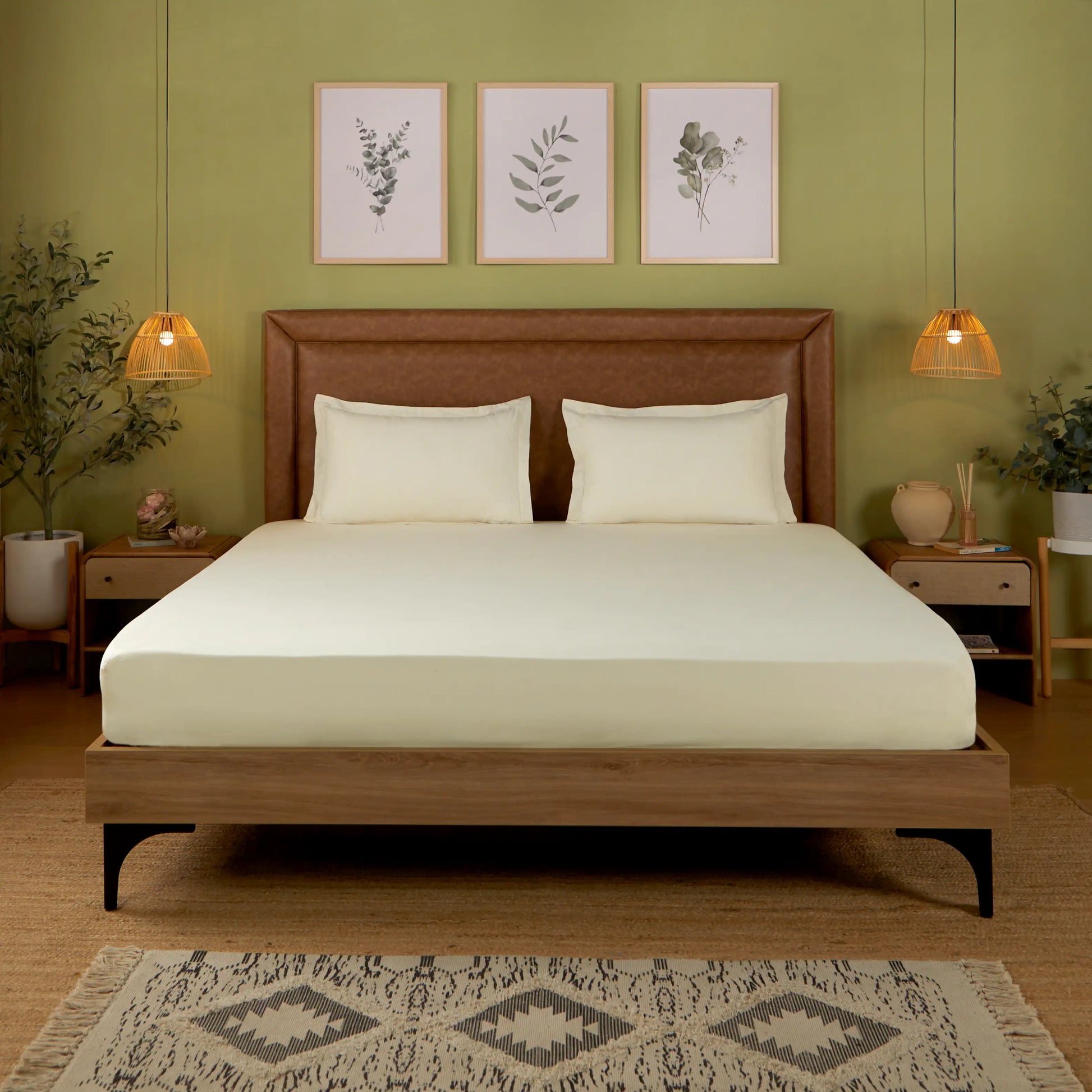 Paleto | Everyday Hues Solid Dyed Cotton Fitted Sheet Set-Ivory Ivory / Queen