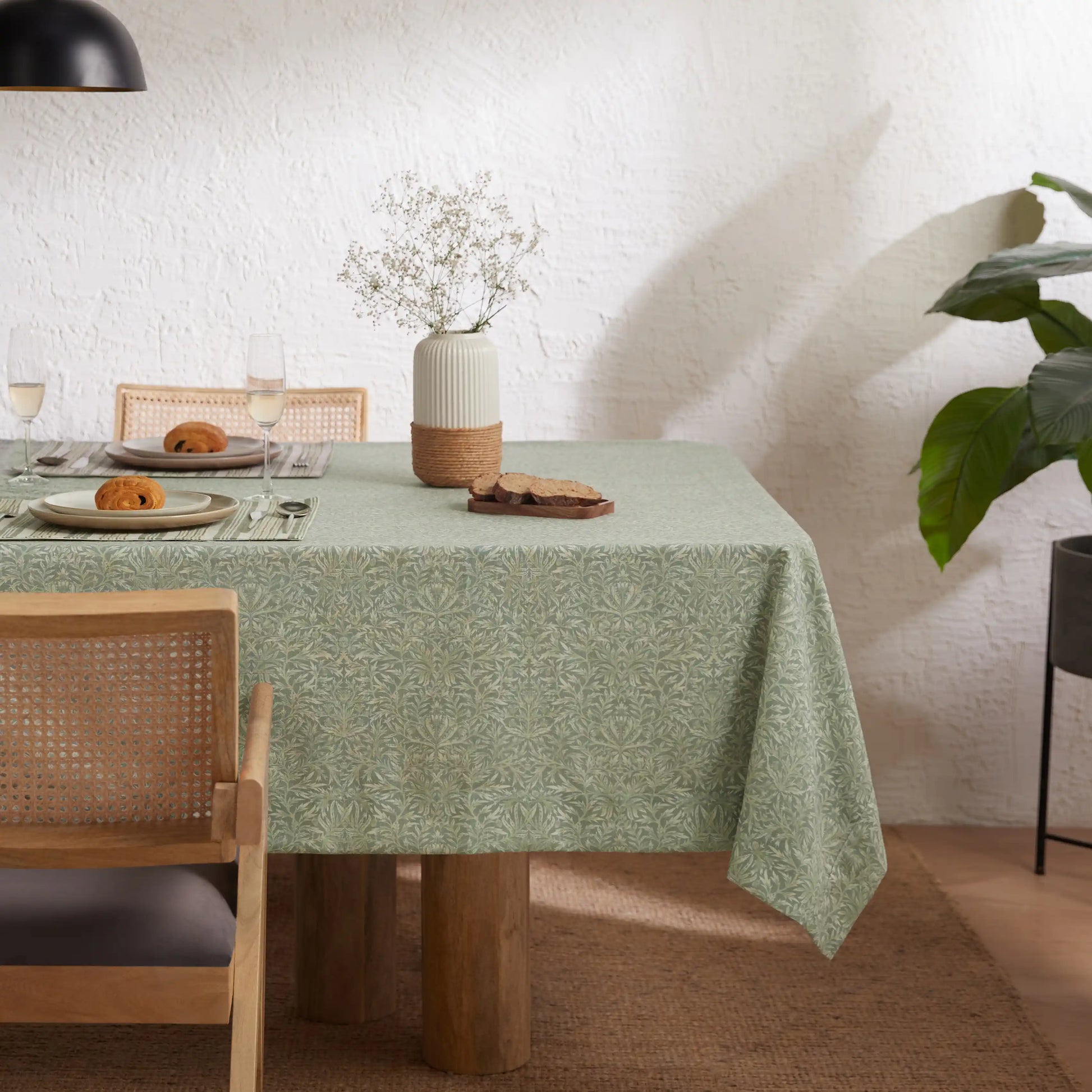 Kaleida Cotton-Polyester Blend Table Cloth Thyme Therapy-Floral / Table Cloth (150cm x 150cm)