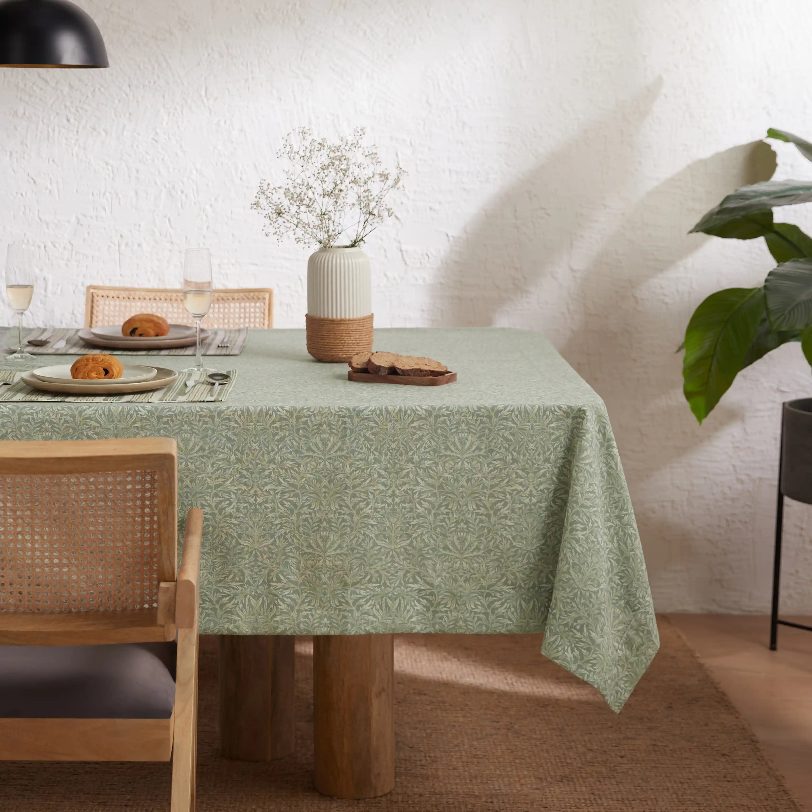 Kaleida Cotton-Polyester Blend Table Cloth Thyme Therapy-Floral / Table Cloth (150cm x 150cm)