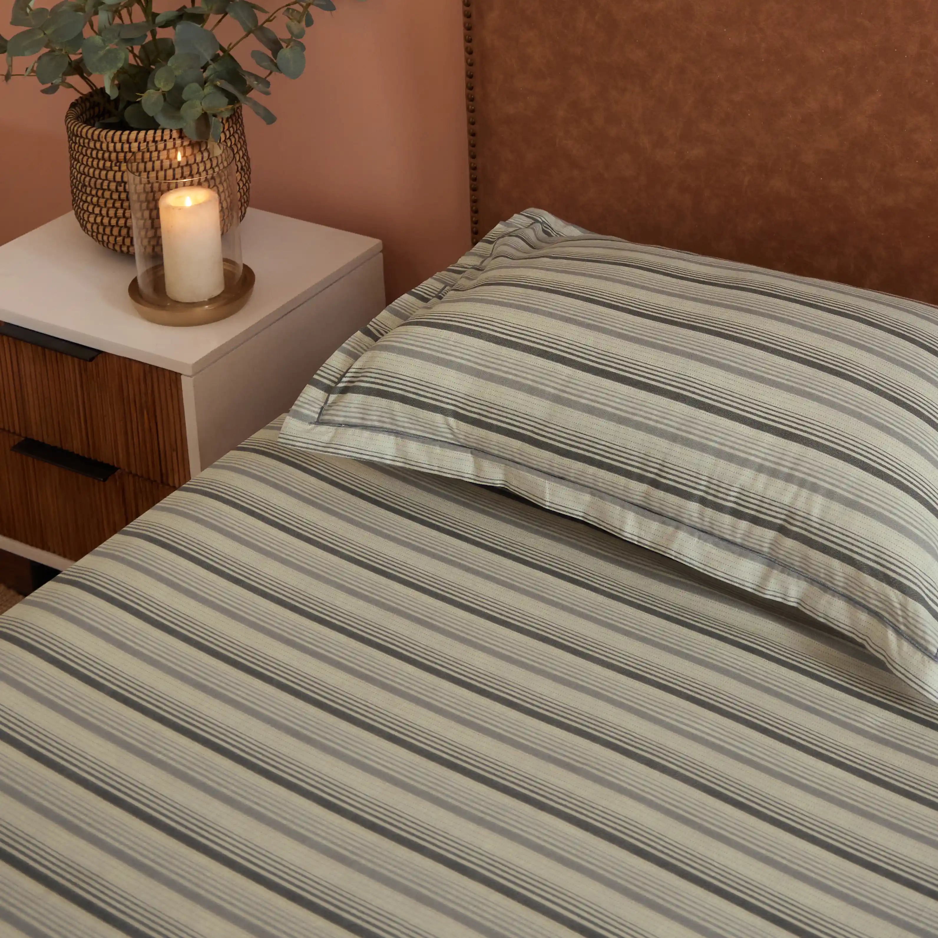Threadscapes Printed Bedsheet Set-Black & White Black & White / Single
