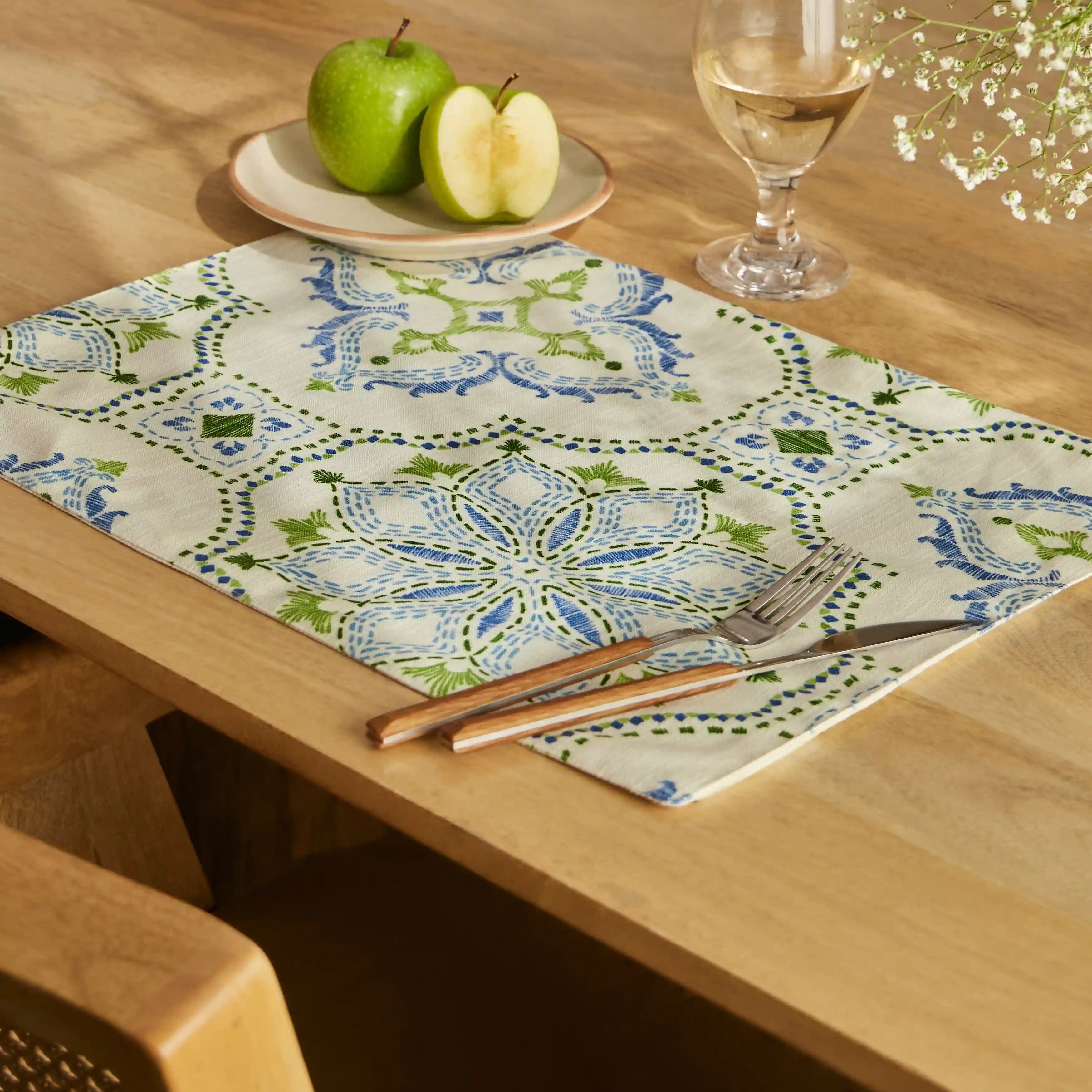 Nonna's Home 100% Polyester Table Placemat Set Bespoke Blooms / 6 Piece Set