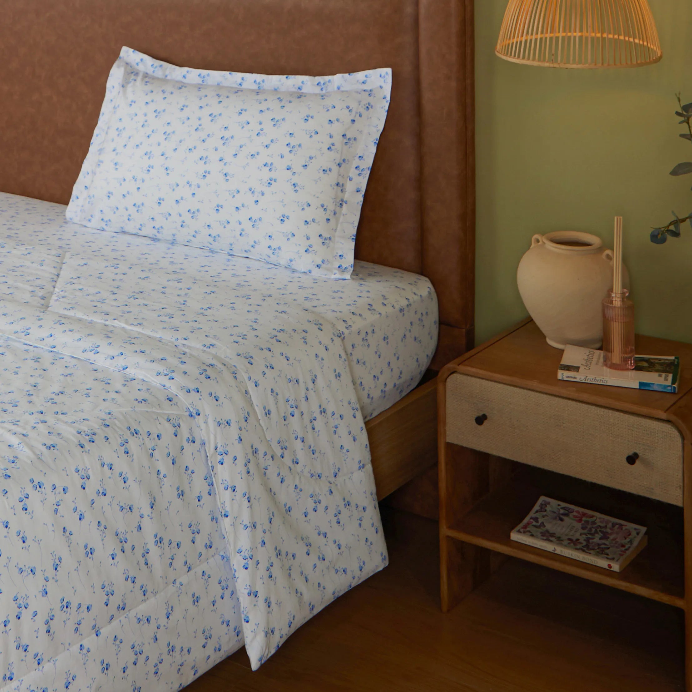 Bloomshire Classic | Everyday Charm Printed 120GSM Reversible Comforter-Ocean Blue Ocean Blue / Single