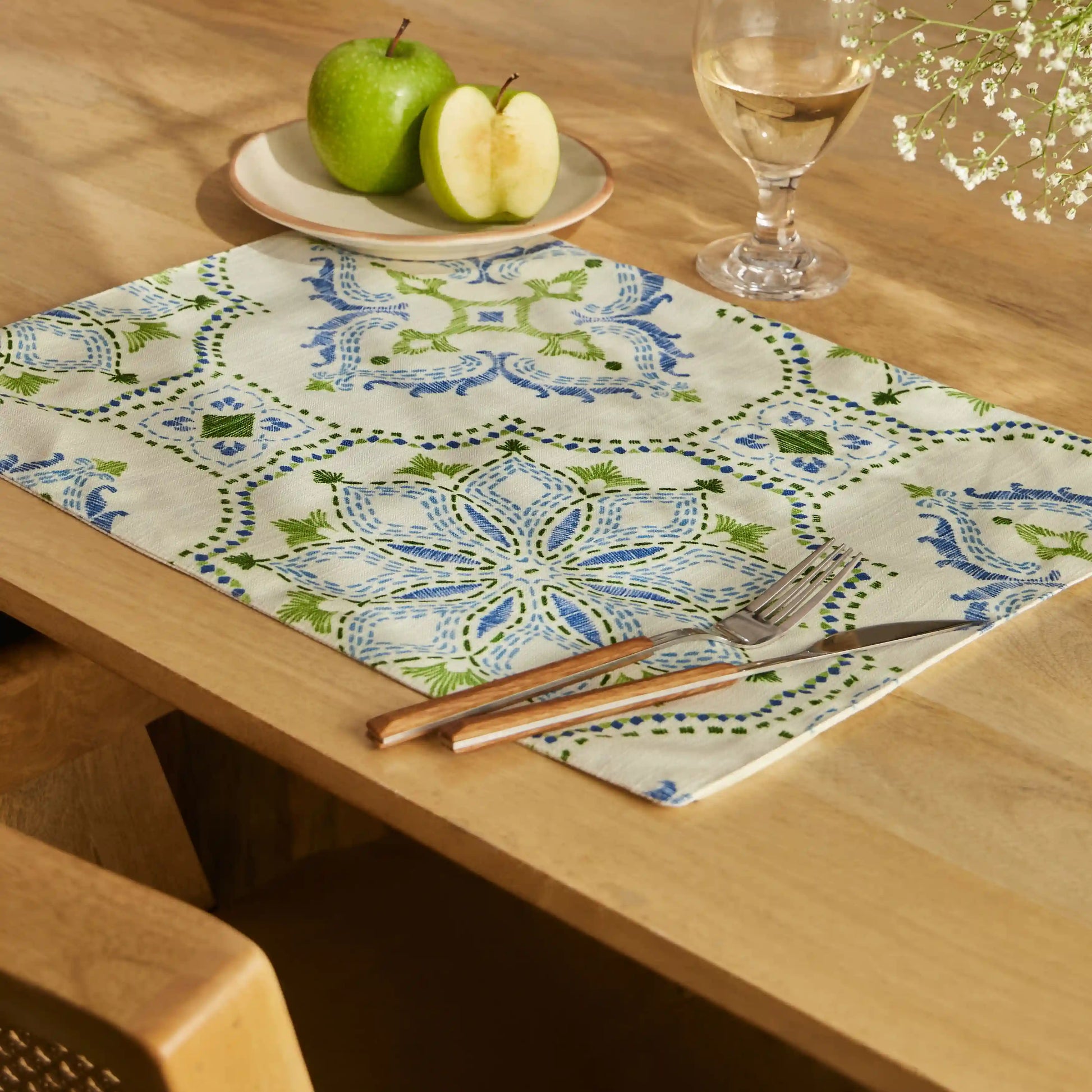Nonna's Home 100% Polyester Table Placemat Set Bespoke Blooms / 4 Piece Set