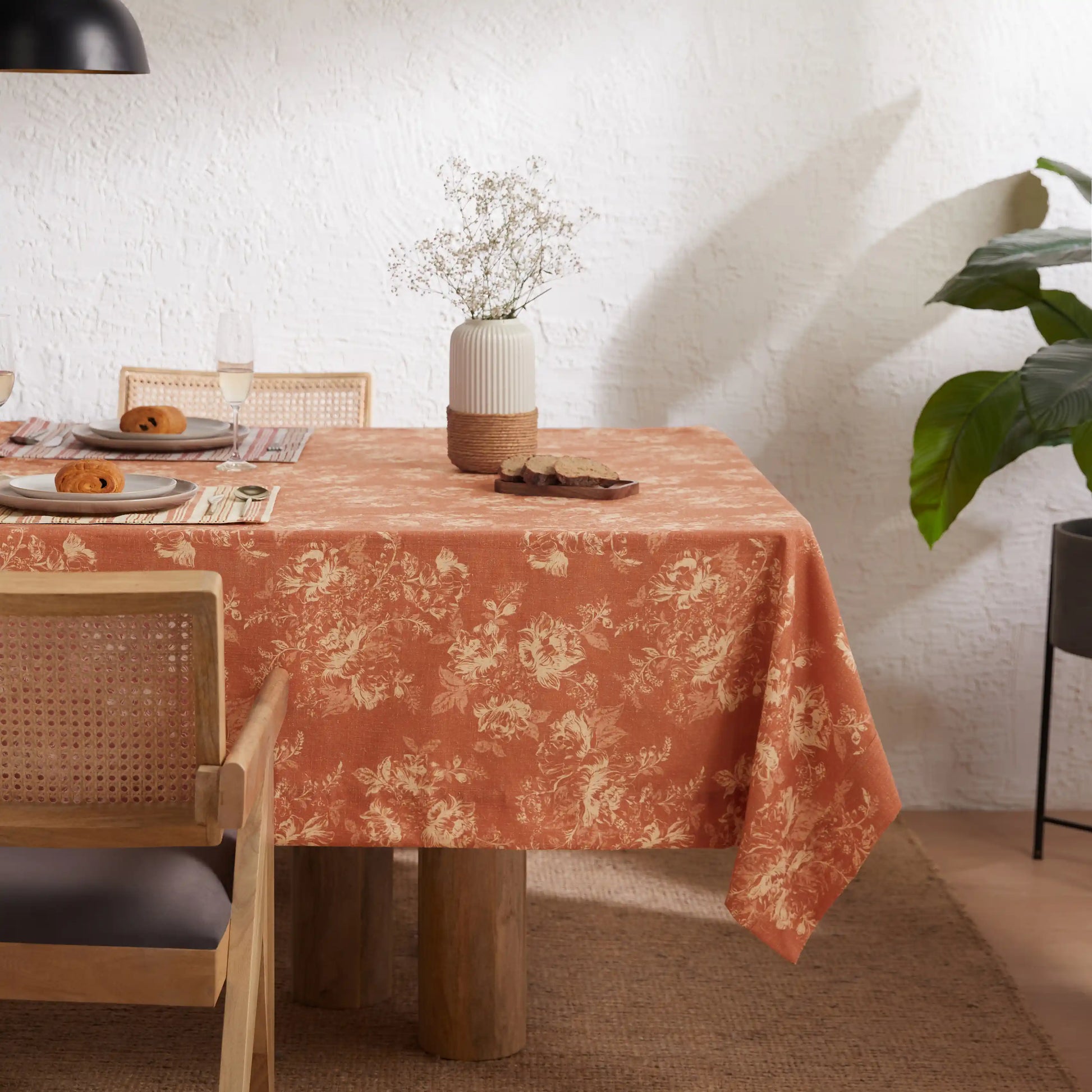 Kaleida Cotton-Polyester Blend Table Cloth Red Reveries-Floral / Table Cloth (150cm x 150cm)