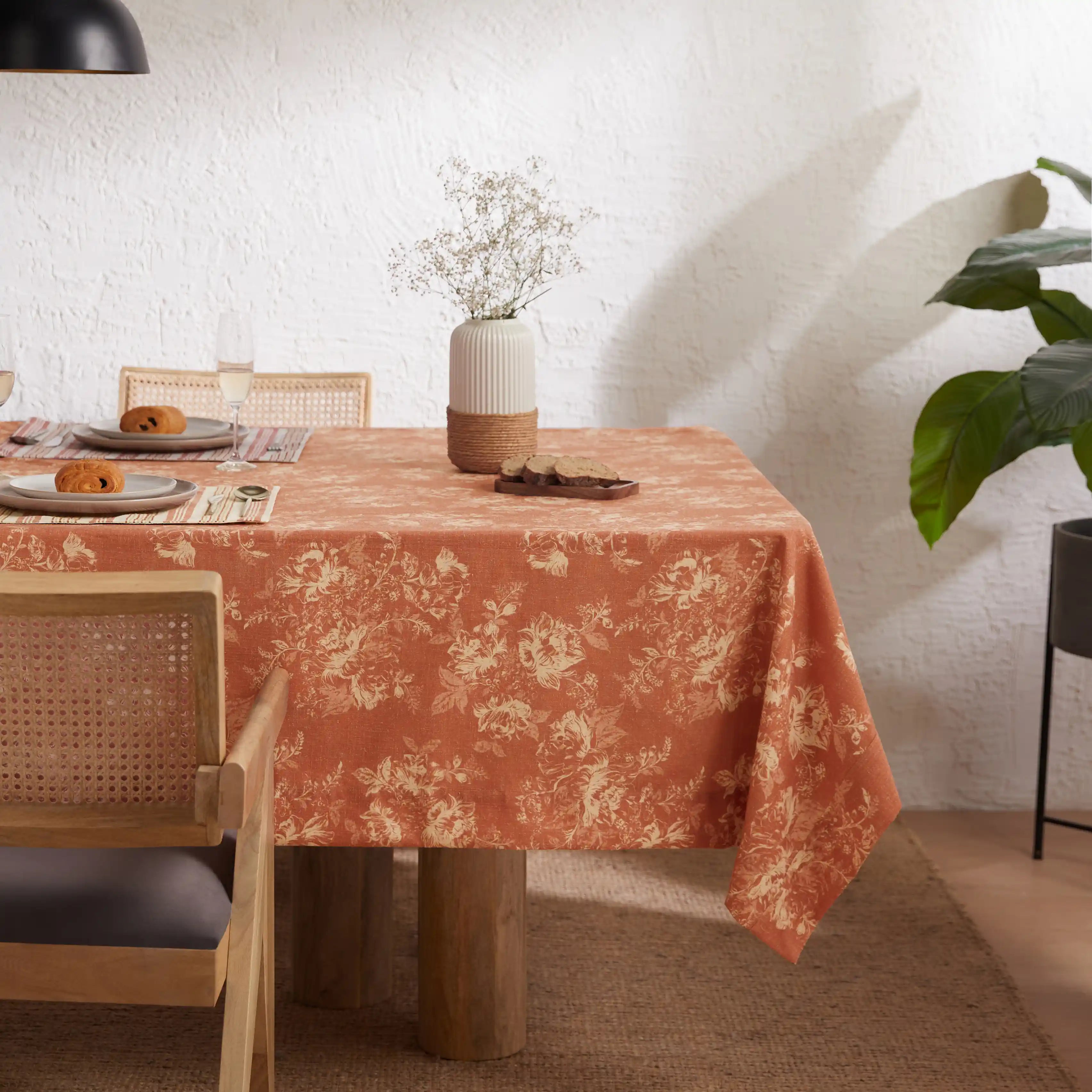 Kaleida Cotton-Polyester Blend Table Cloth Red Reveries-Floral / Table Cloth (150cm x 150cm)