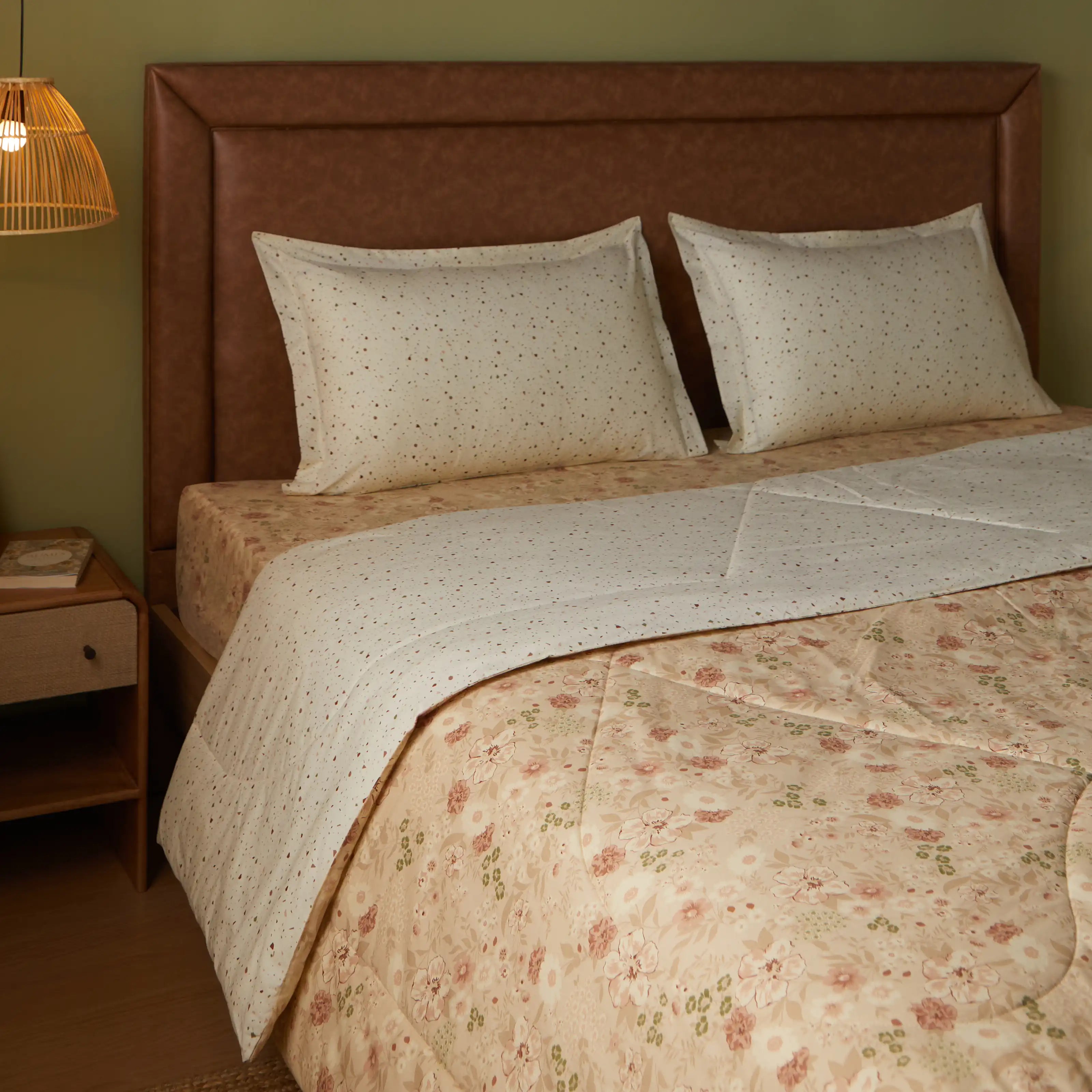 Mishella Printed Beige Bedding Set-3 (Dbl Bedsheet + Dbl Comforter) Beige / Double