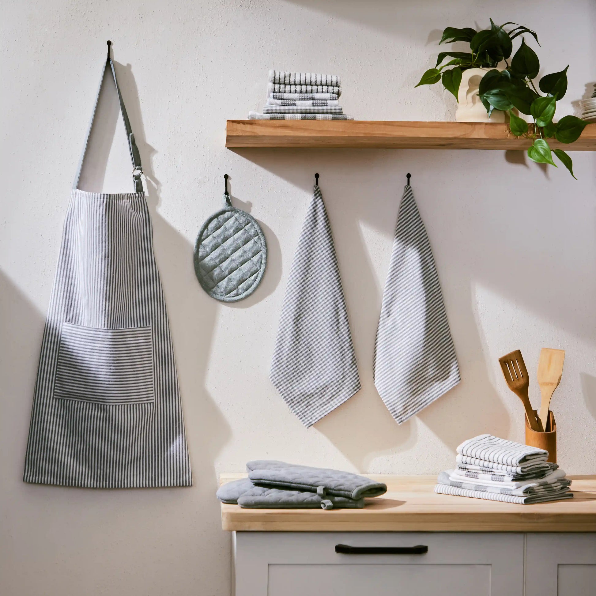 Nonna's Home | Everyday Essentials Kitchen Linen Set | Set of 20 Noble Greys