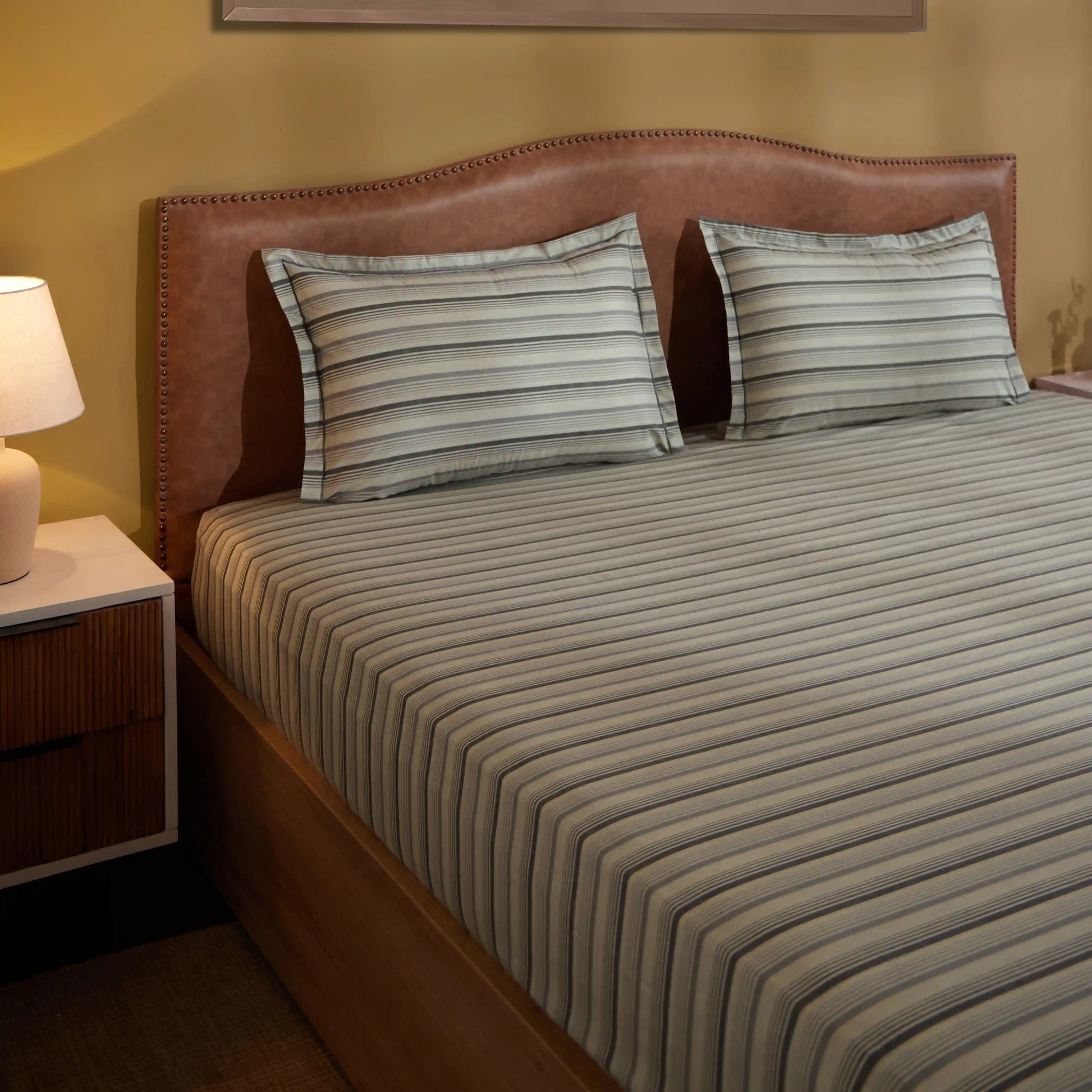 Threadscapes Printed Bedsheet Set-Black & White Black & White / Double