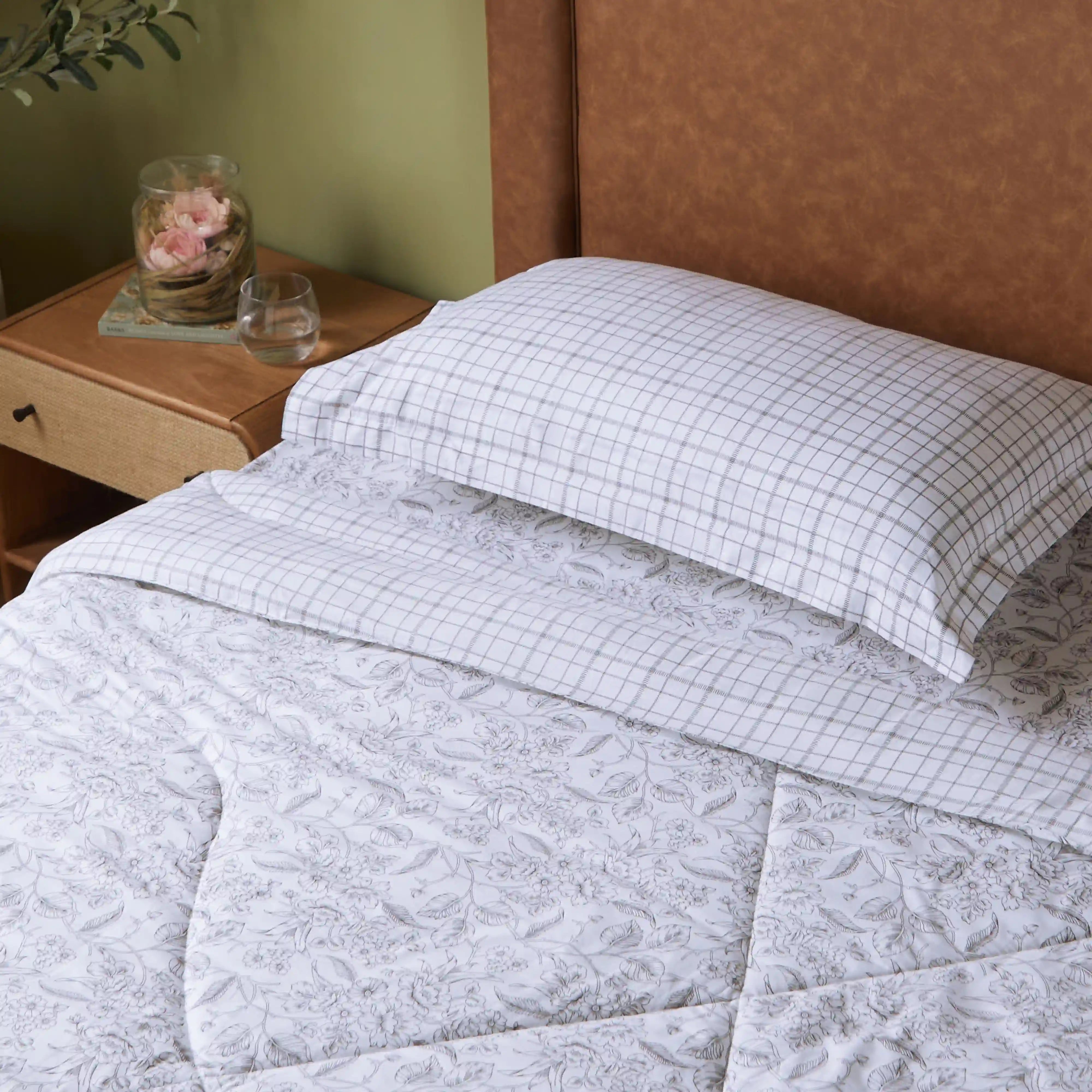 Mishella Printed Charcoal Bloom Comforter-120gsm Charcoal Bloom / Single