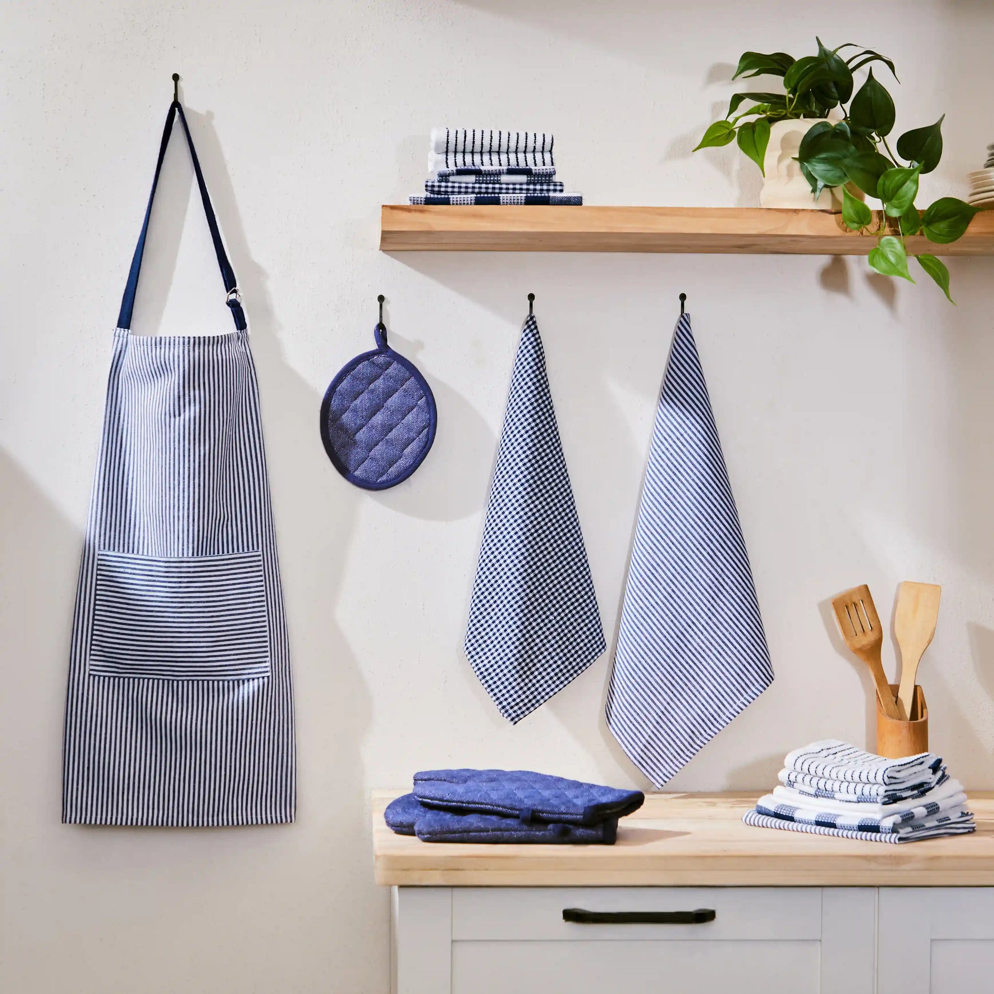 Nonna's Home | Everyday Essentials Kitchen Linen Set | Set of 20 Navy Sonnets