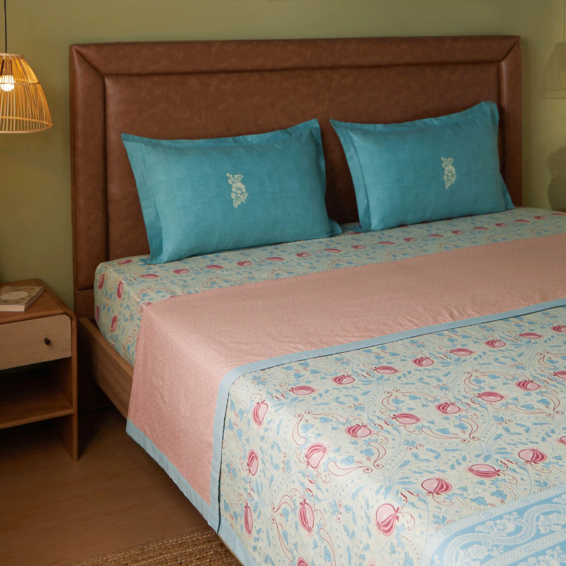 Chippa Lane | Contemporary Indian Print Design Coordinated Bedding Set | Set of Bedsheet & Dohar Light Blue / Double