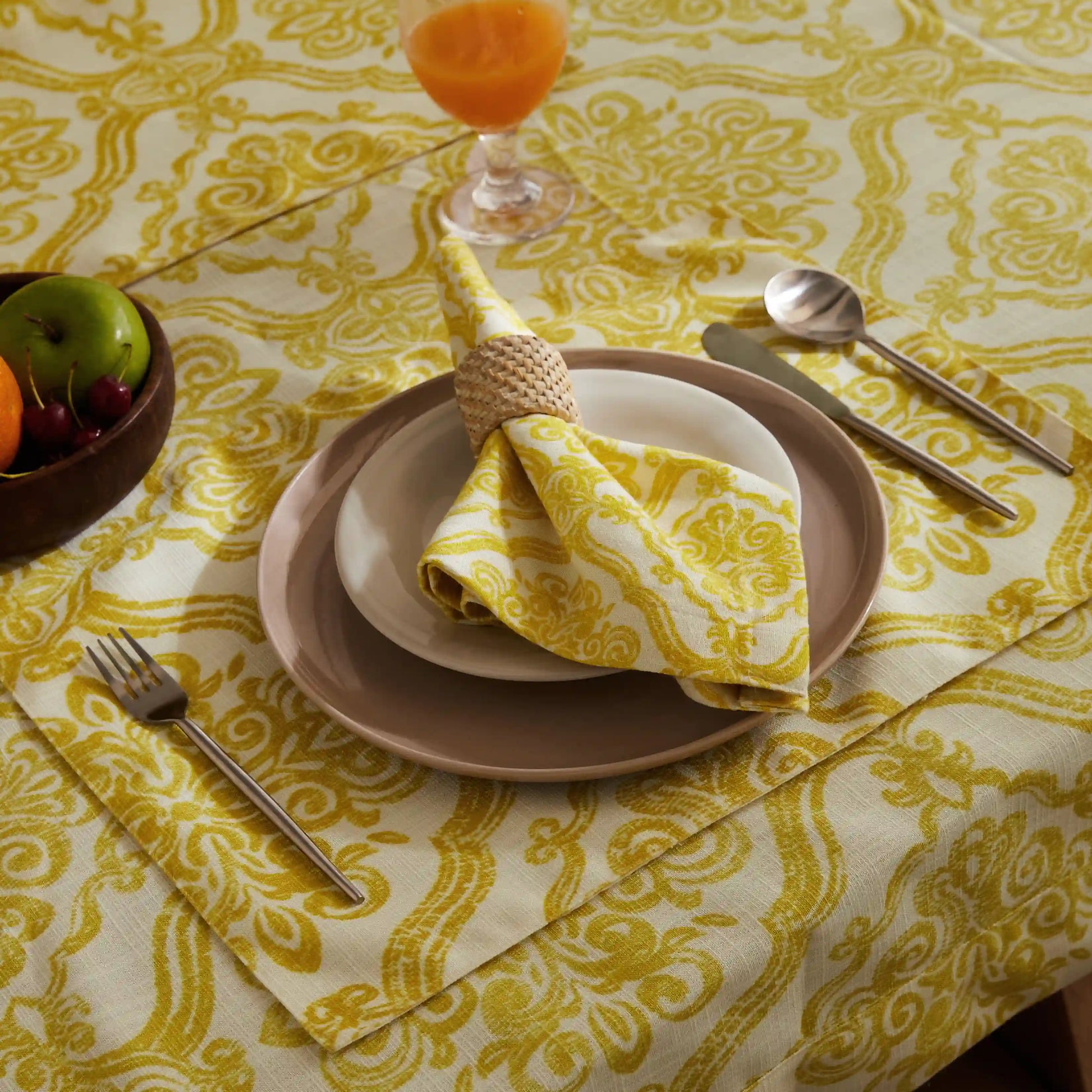Nonna's Home 100% Polyester Table Cloth Vintage Baroque / Table Cloth (150cm x 150cm)