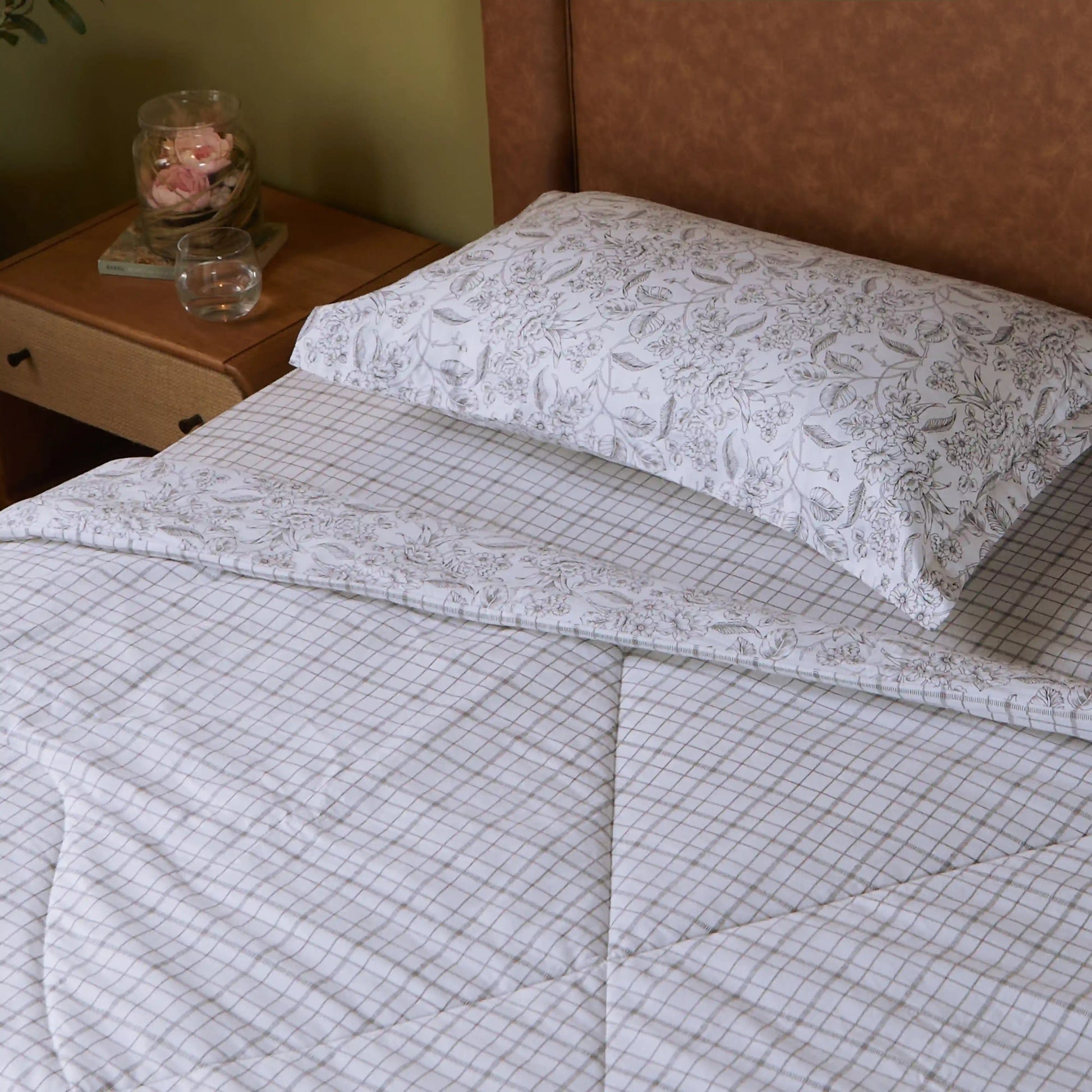 Mishella Printed Charcoal Checks Comforter-120gsm Charcoal Checks / Single