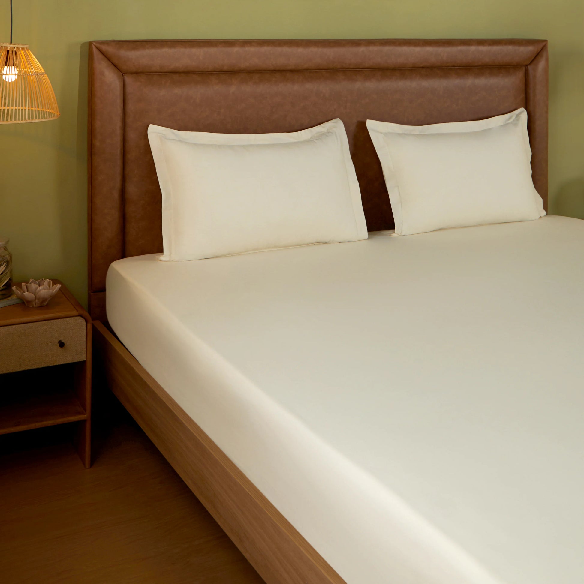 Paleto | Everyday Hues Solid Dyed Cotton Fitted Sheet Set-Ivory Ivory / Queen