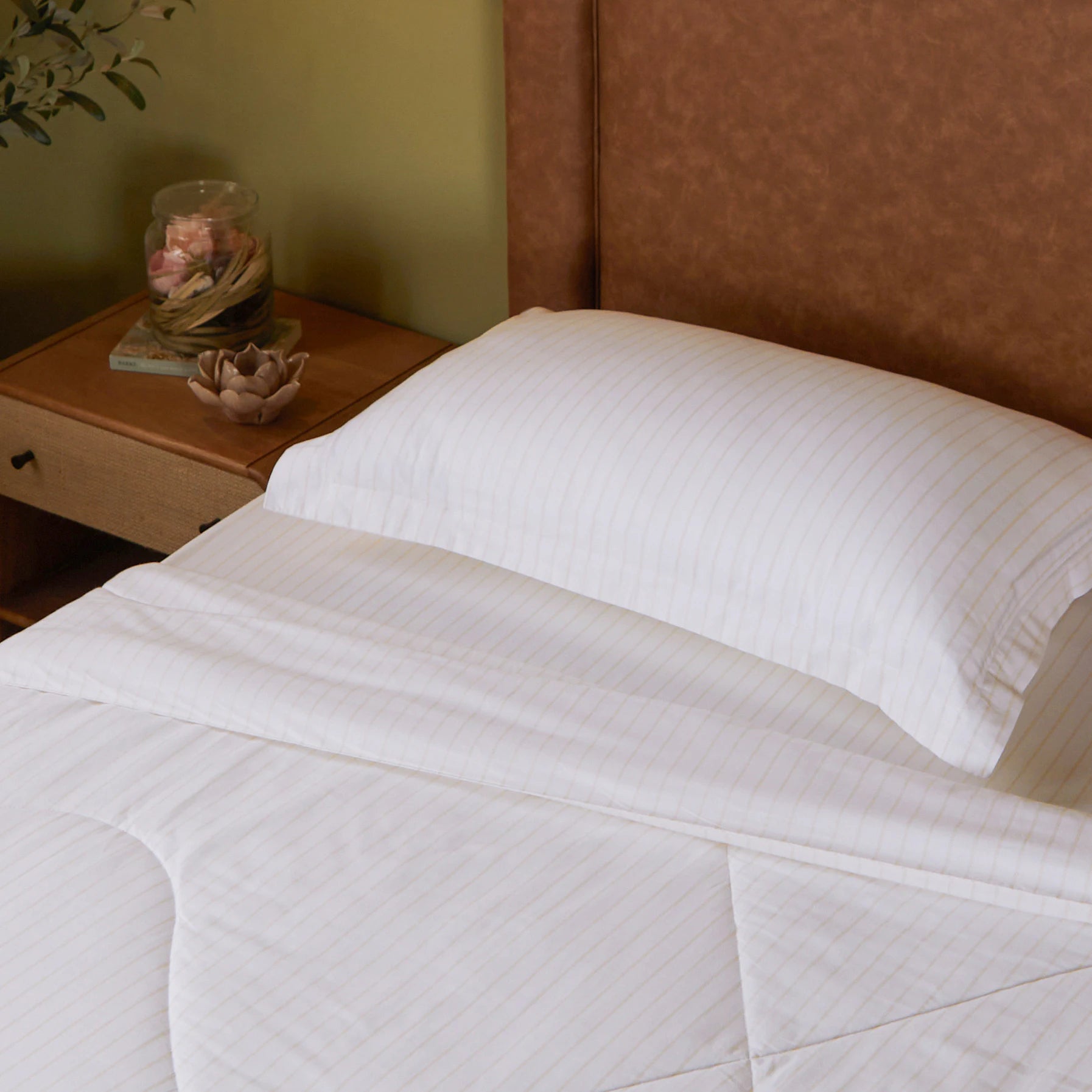 Bloomshire Classic | Everyday Charm Printed 120GSM Reversible Comforter-Beige Beige / Single