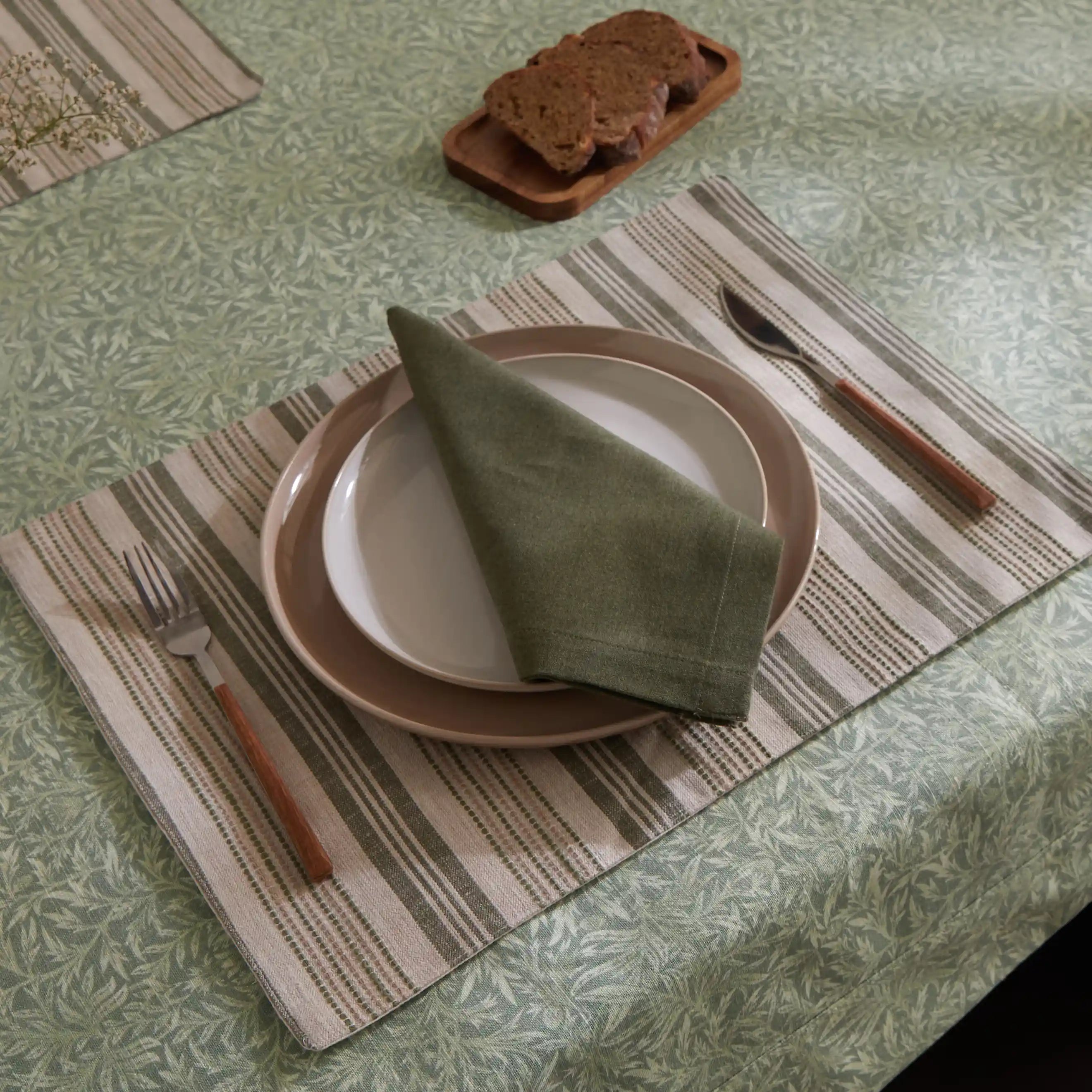 Kaleida Cotton-Polyester Blend Table Cloth Thyme Therapy-Floral / Table Cloth (150cm x 150cm)