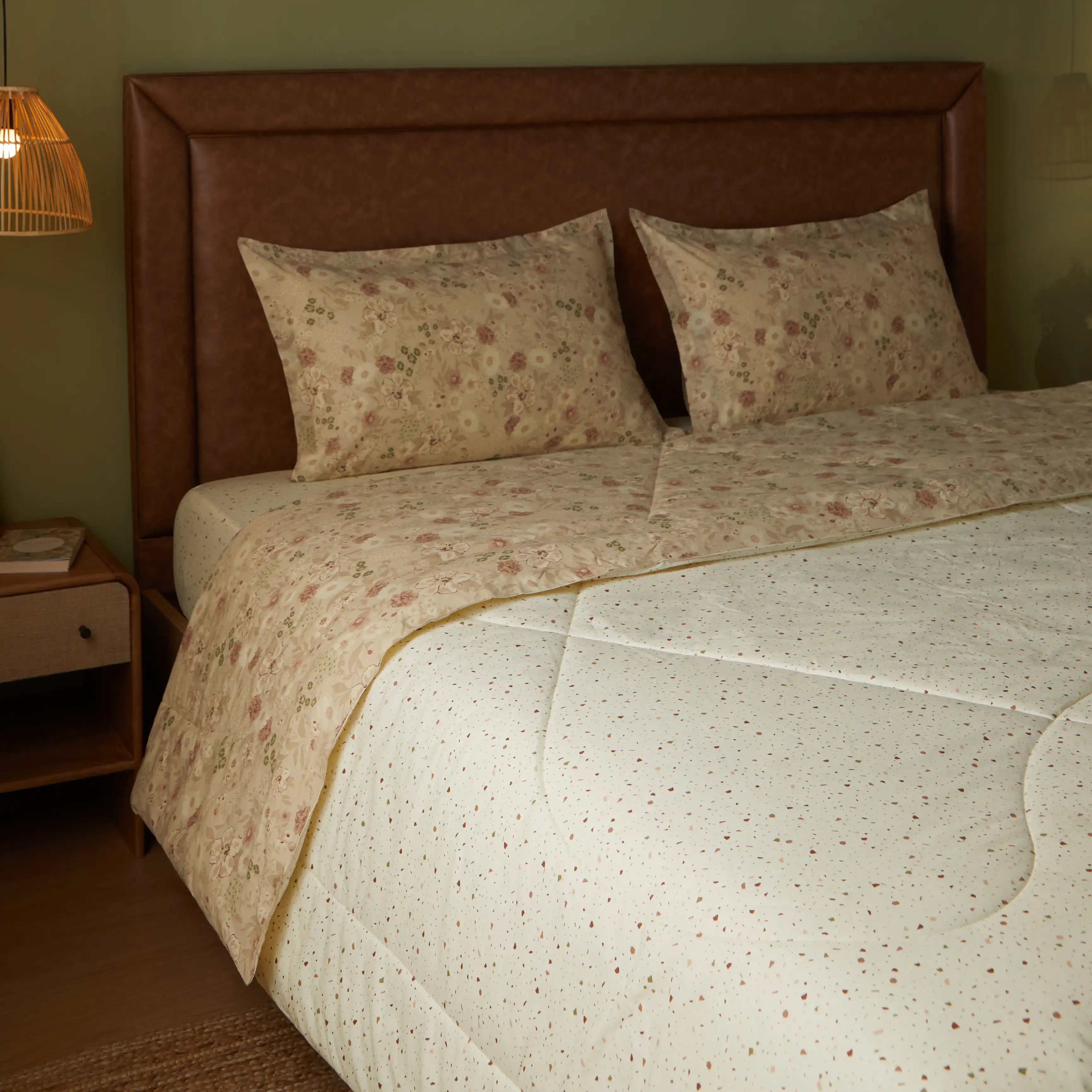 Mishella Printed Cream Bedding Set-3 (Dbl Bedsheet + Dbl Comforter) Cream / Double