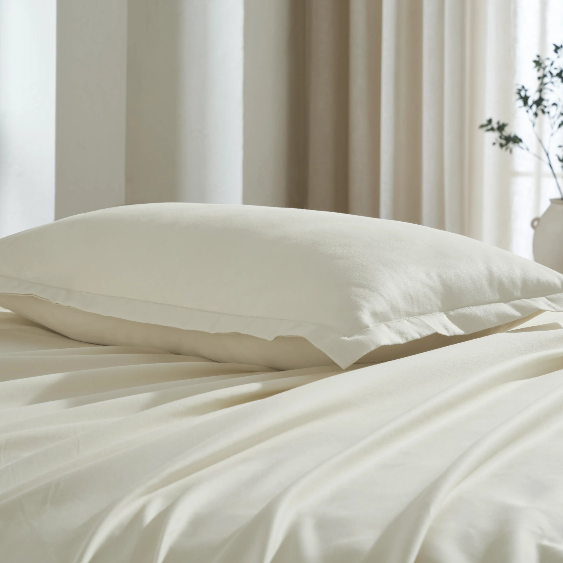 Pelushe | 800TC Long Staple Cotton Luxurious Super Soft Fitted Sheet Set | Pillow Cover with Merrow Hem Treatment Ivory / King
