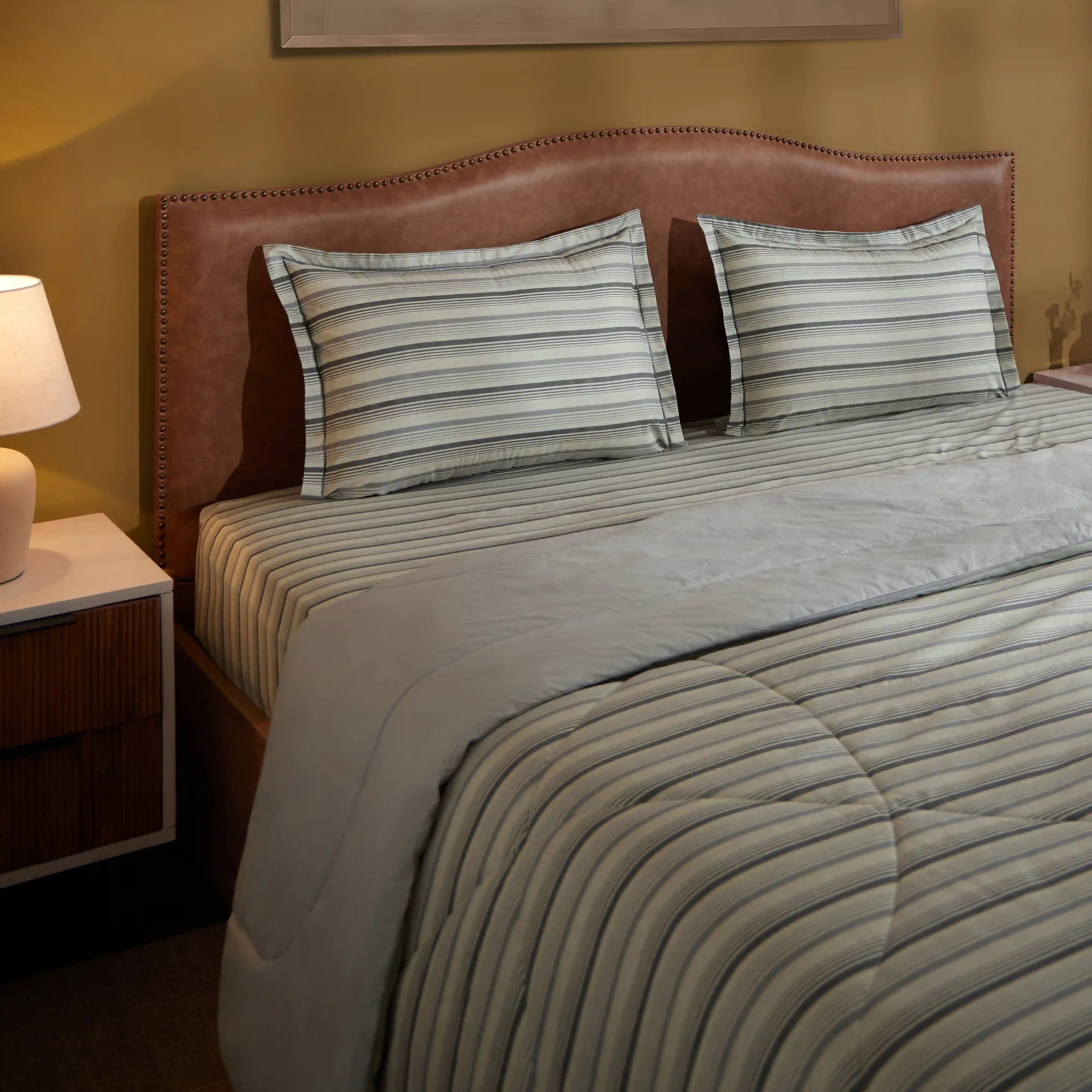 Threadscapes Printed Comforter-120gsm-Black & White Black & White / Double