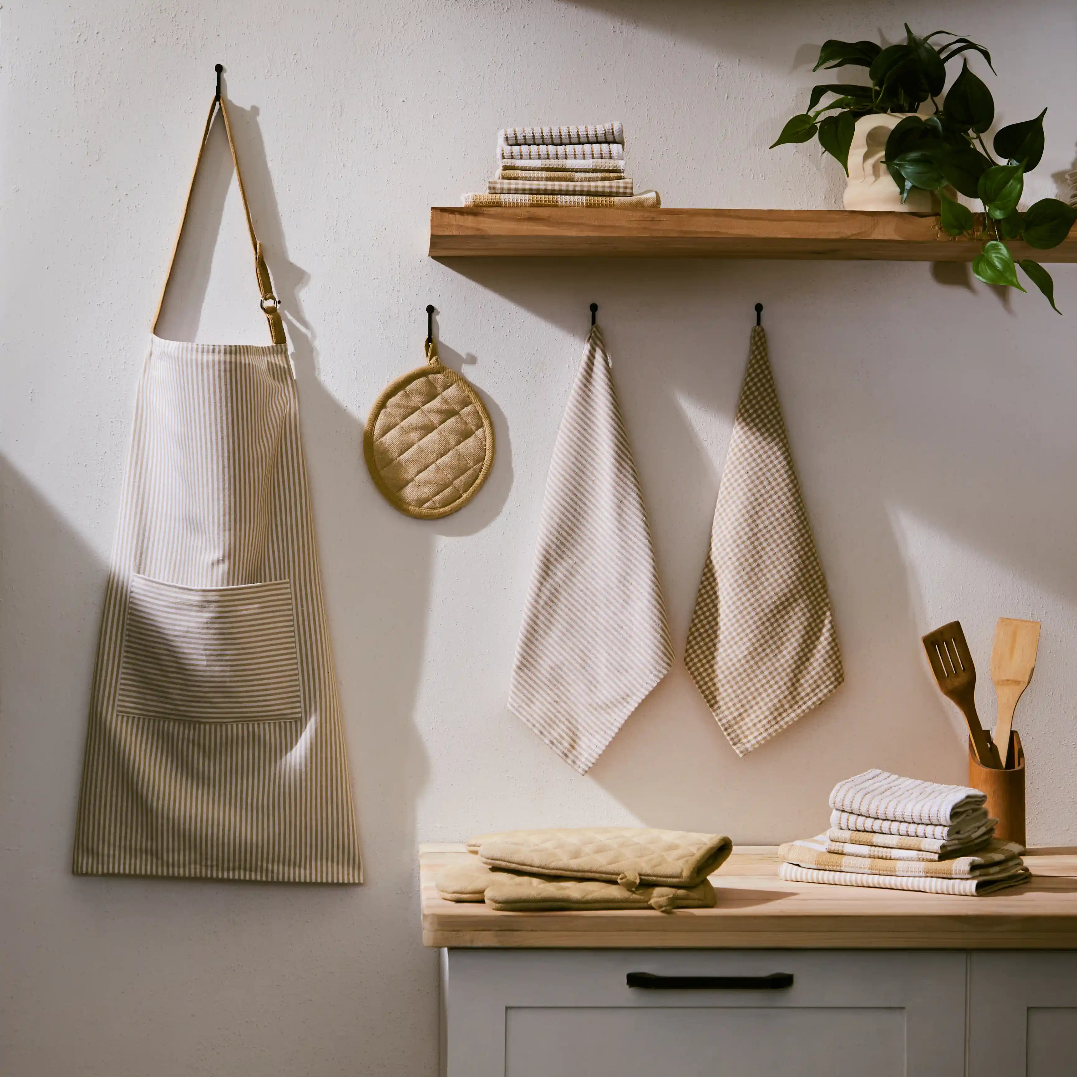 Nonna's Home | Everyday Essentials Kitchen Linen Set | Set of 20 Tan Times