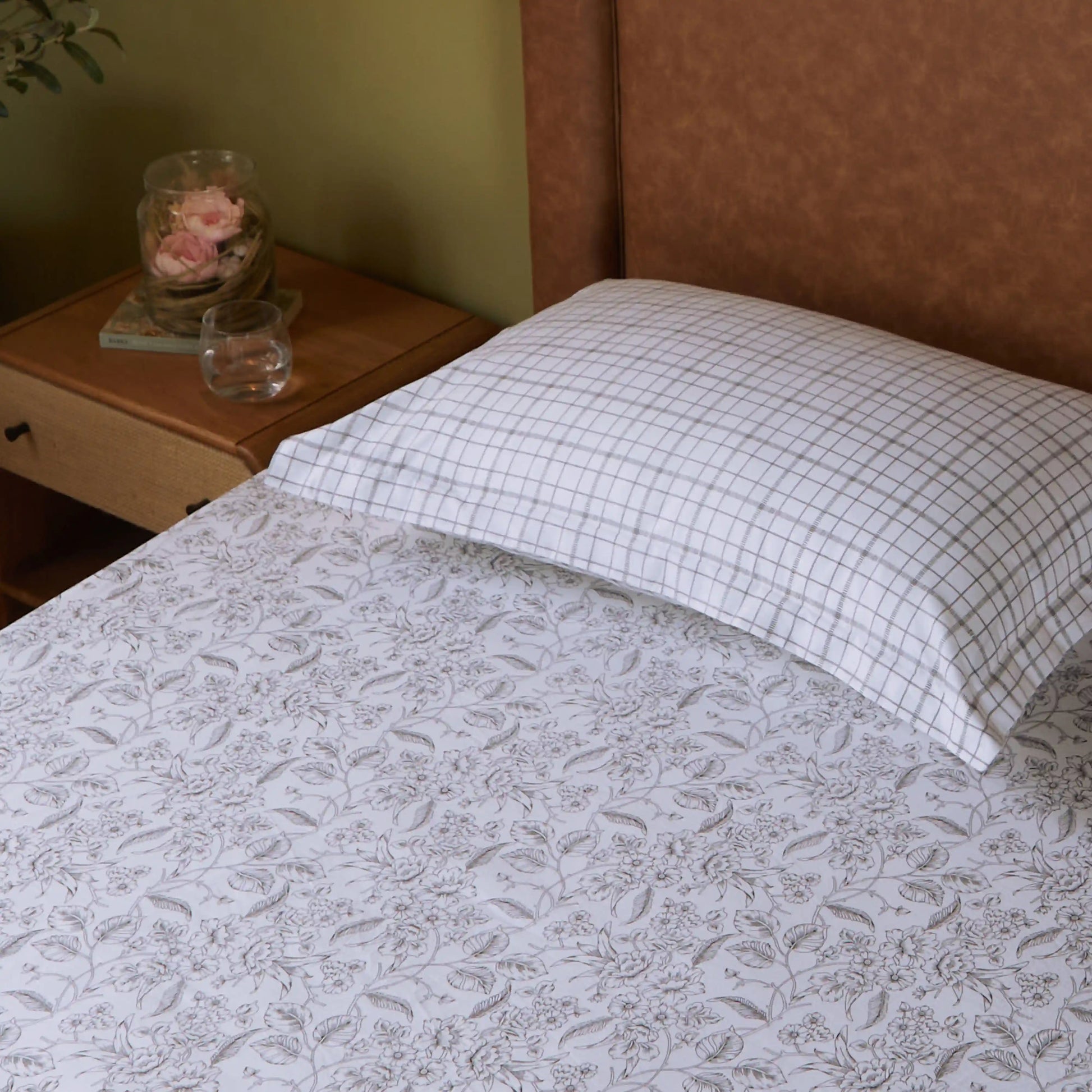 Mishella | Mix & Match Printed Cotton Bedsheet Set - Charcoal Bloom Charcoal Bloom / Single