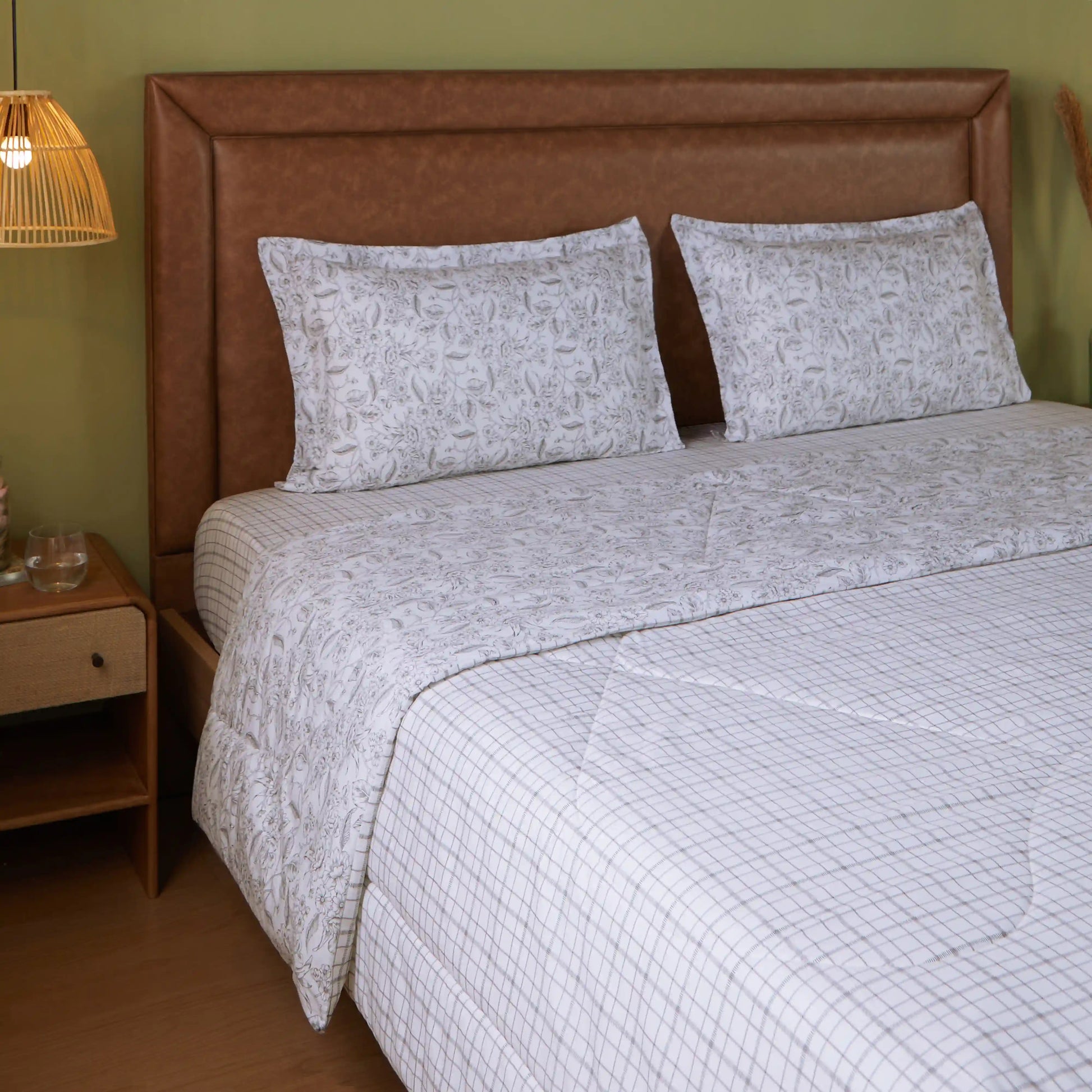 Mishella Printed Charcoal Checks Comforter-240gsm Charcoal Checks / Double