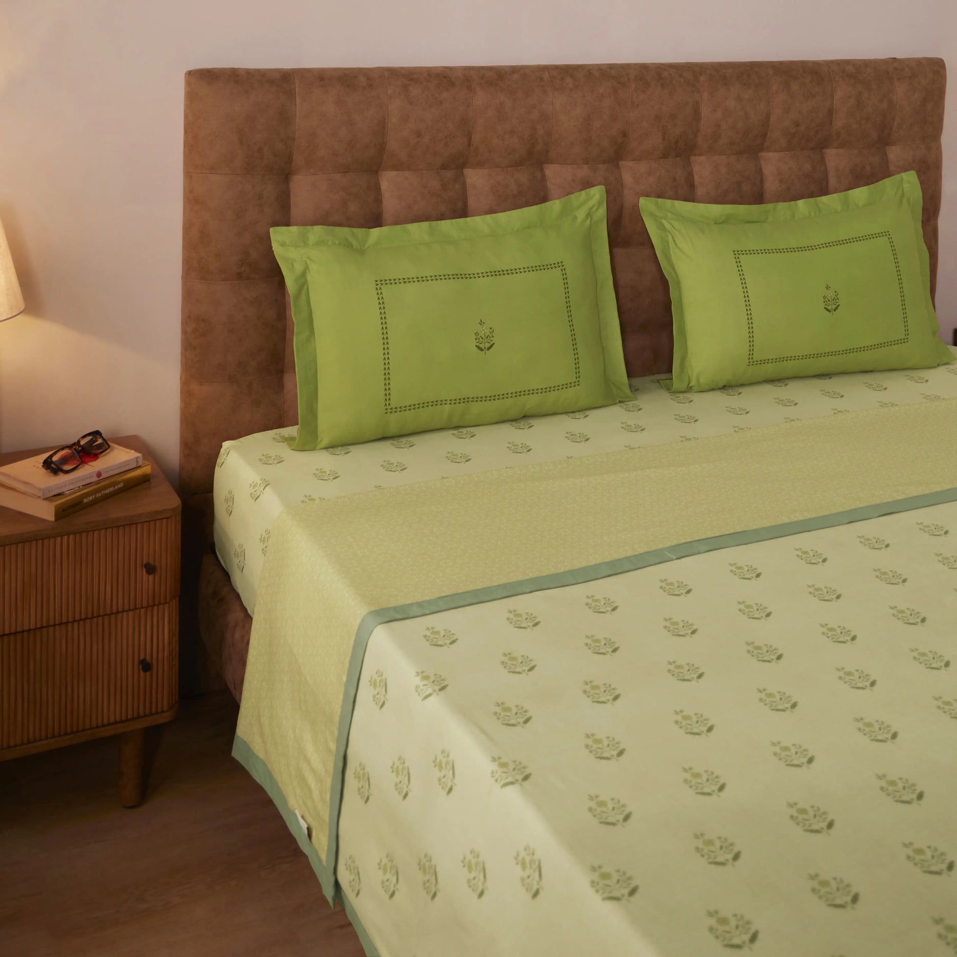 Chippa Lane | Contemporary Indian Print Design Coordinated Bedding Set | Set of Bedsheet & Dohar Indian Moss / Double