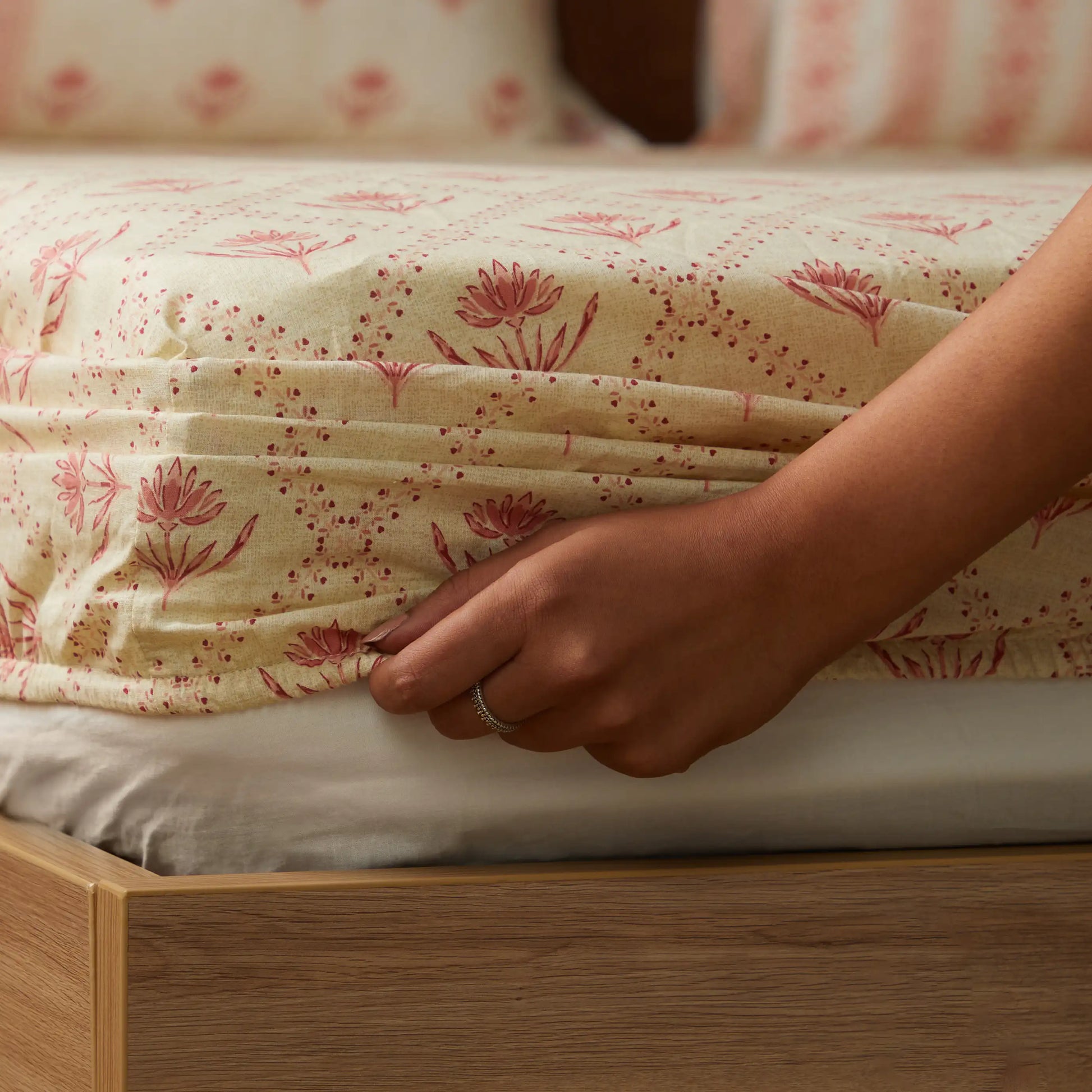 Chippa Lane | Contemporary Indian Print Design Cotton Fitted Sheet Set-Red Red / Queen