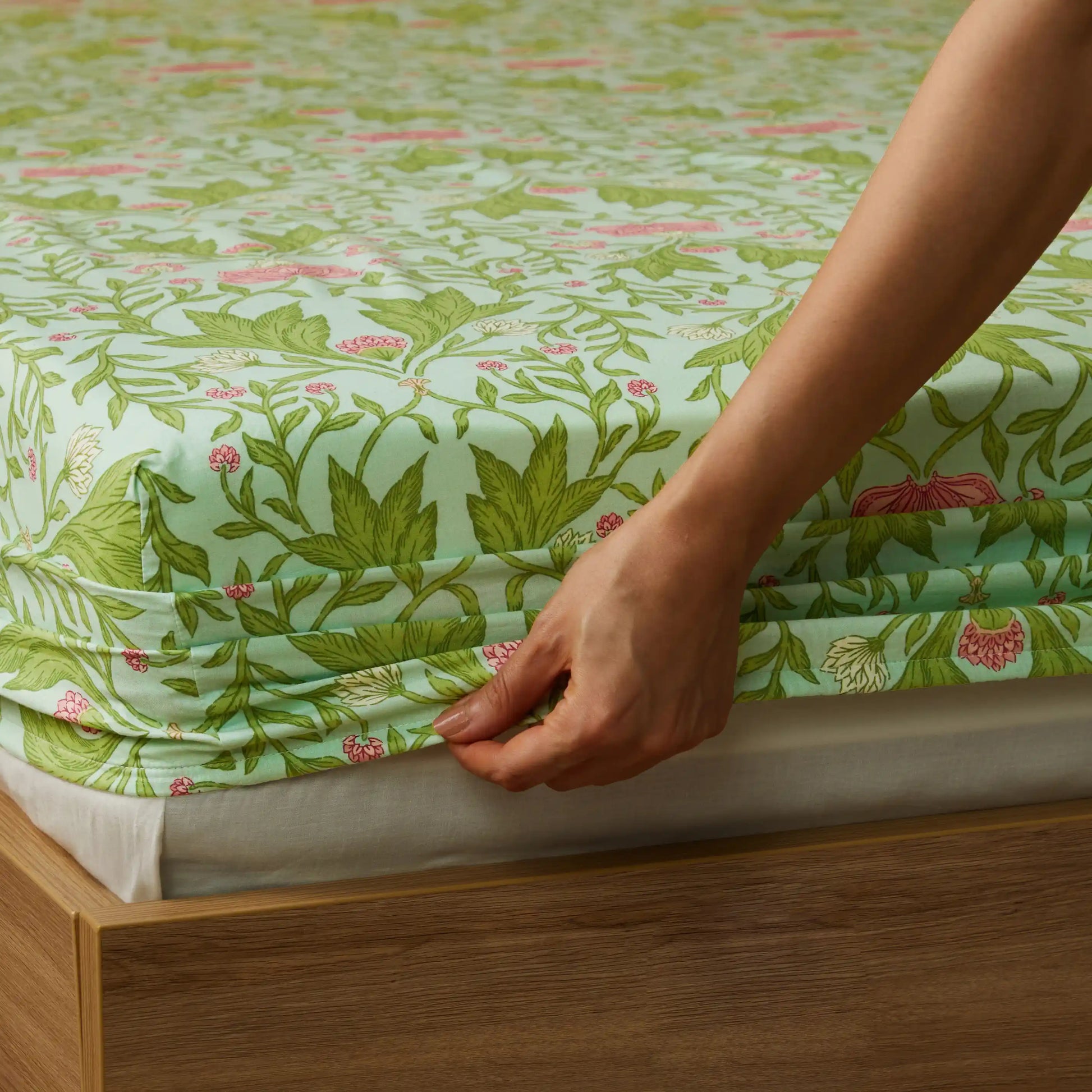 Chippa Lane | Contemporary Indian Print Design Cotton Fitted Sheet Set-Sage Mint Sage Mint / King