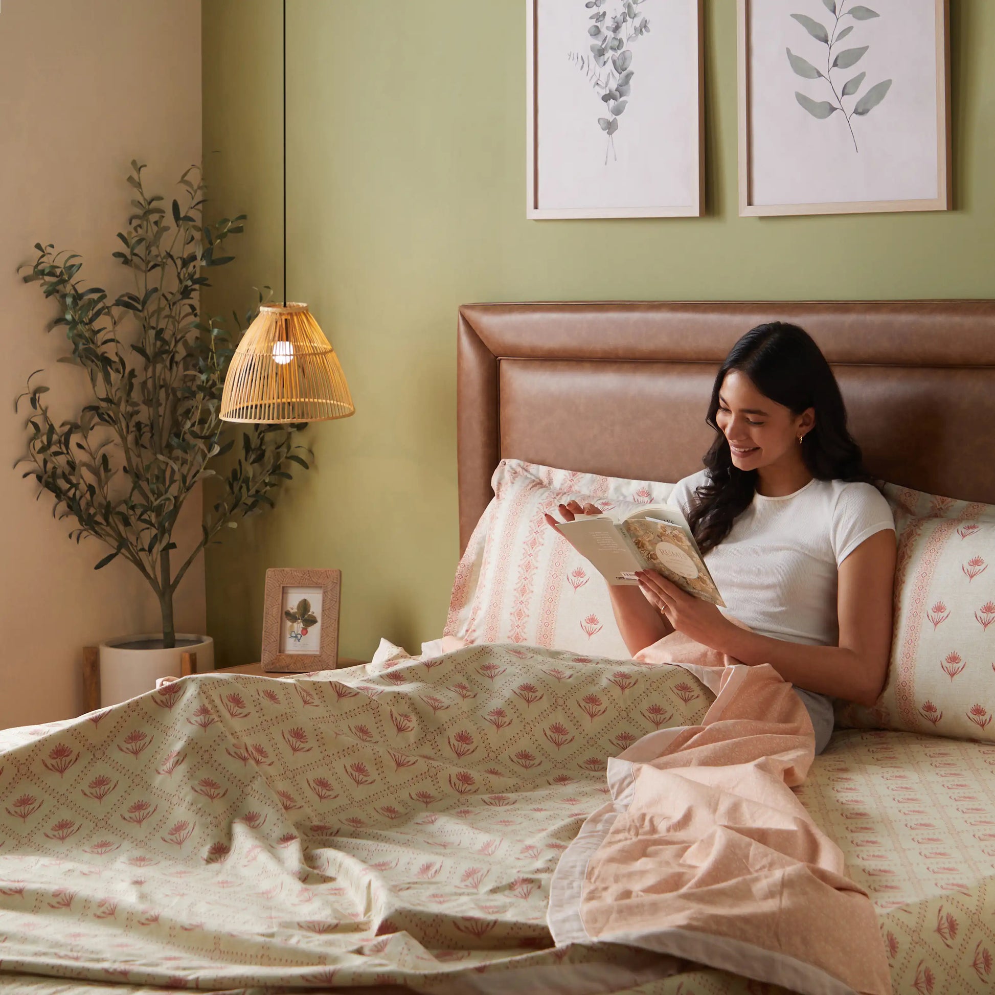 Chippa Lane | Contemporary Indian Print Design Coordinated Bedding Set | Set of Bedsheet & Dohar Red / Double