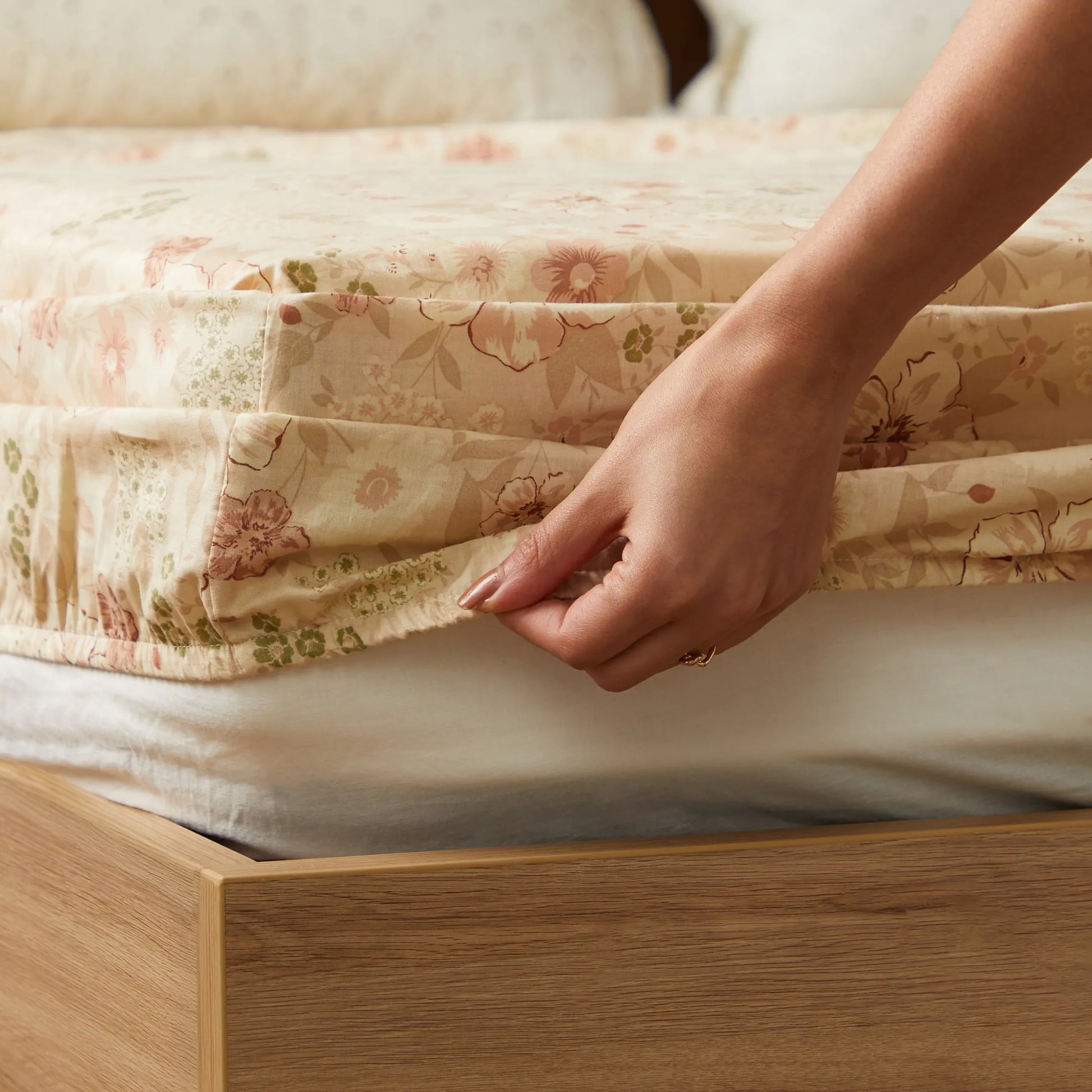 Mishella Printed Beige Fitted Sheet Set Beige / Queen
