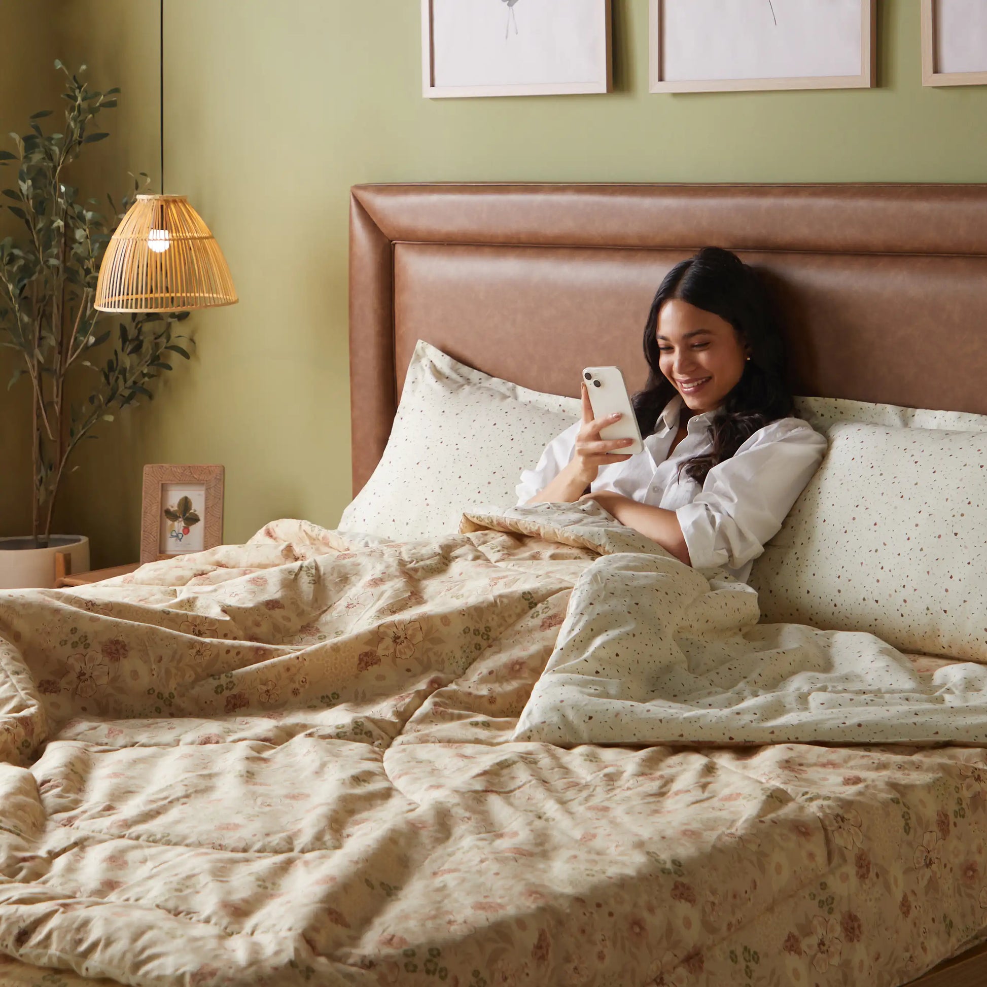 Mishella Printed Beige Bedding Set-3 (Dbl Bedsheet + Dbl Comforter) Beige / Double