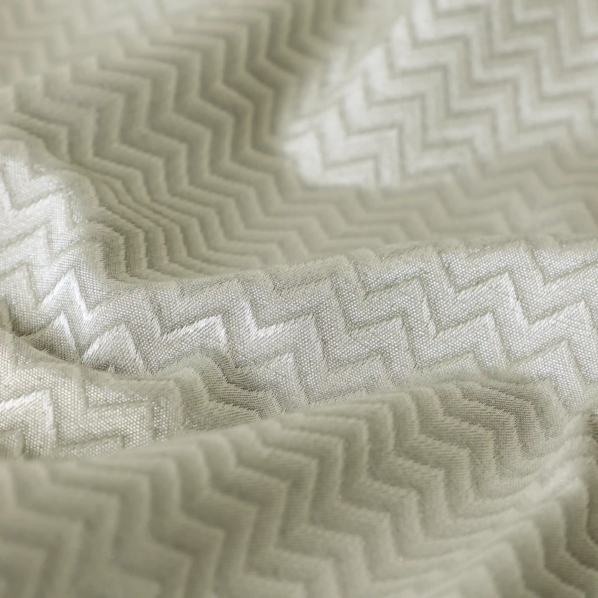 De Jacquard - Classic Set Of 2 Jacquard Readymade Curtains | Endless Chevron Mink / Window (5ft X 4.4ft)