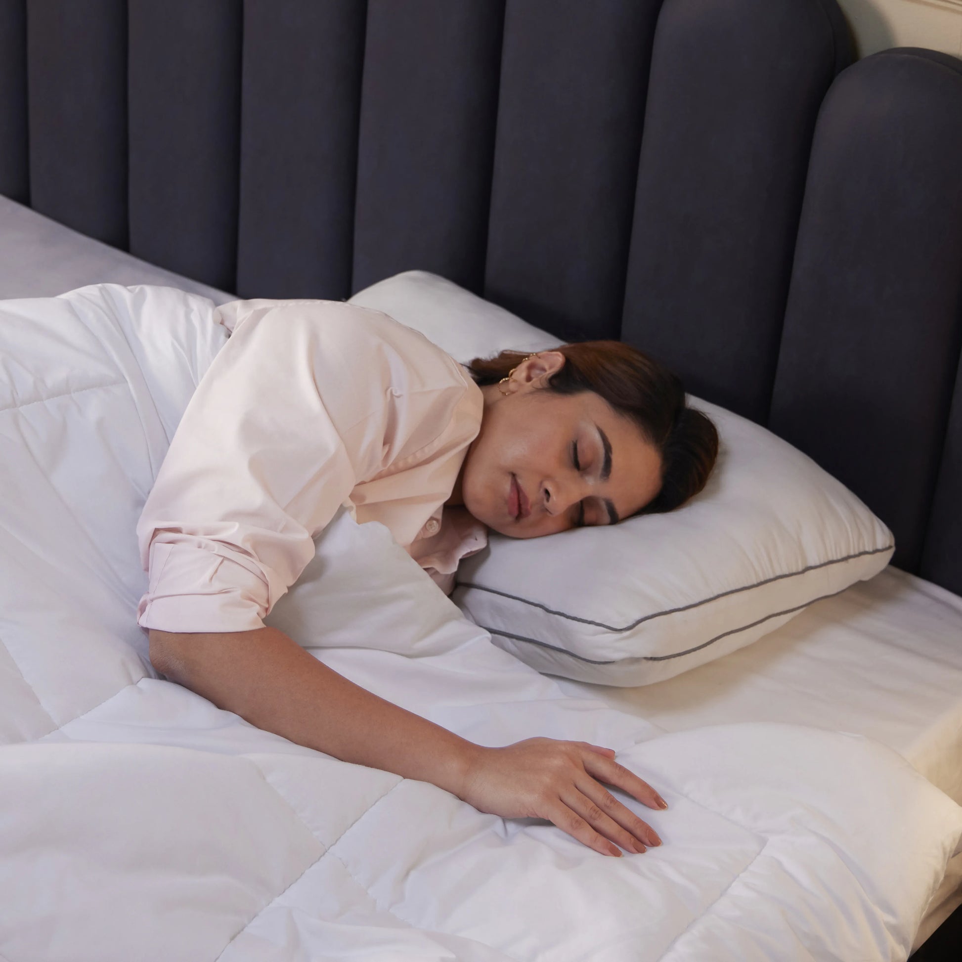 Cloud Nine White Solid Gusseted Pillow Filler Moonlight White / Pillow Filler (46cm x 69cm)