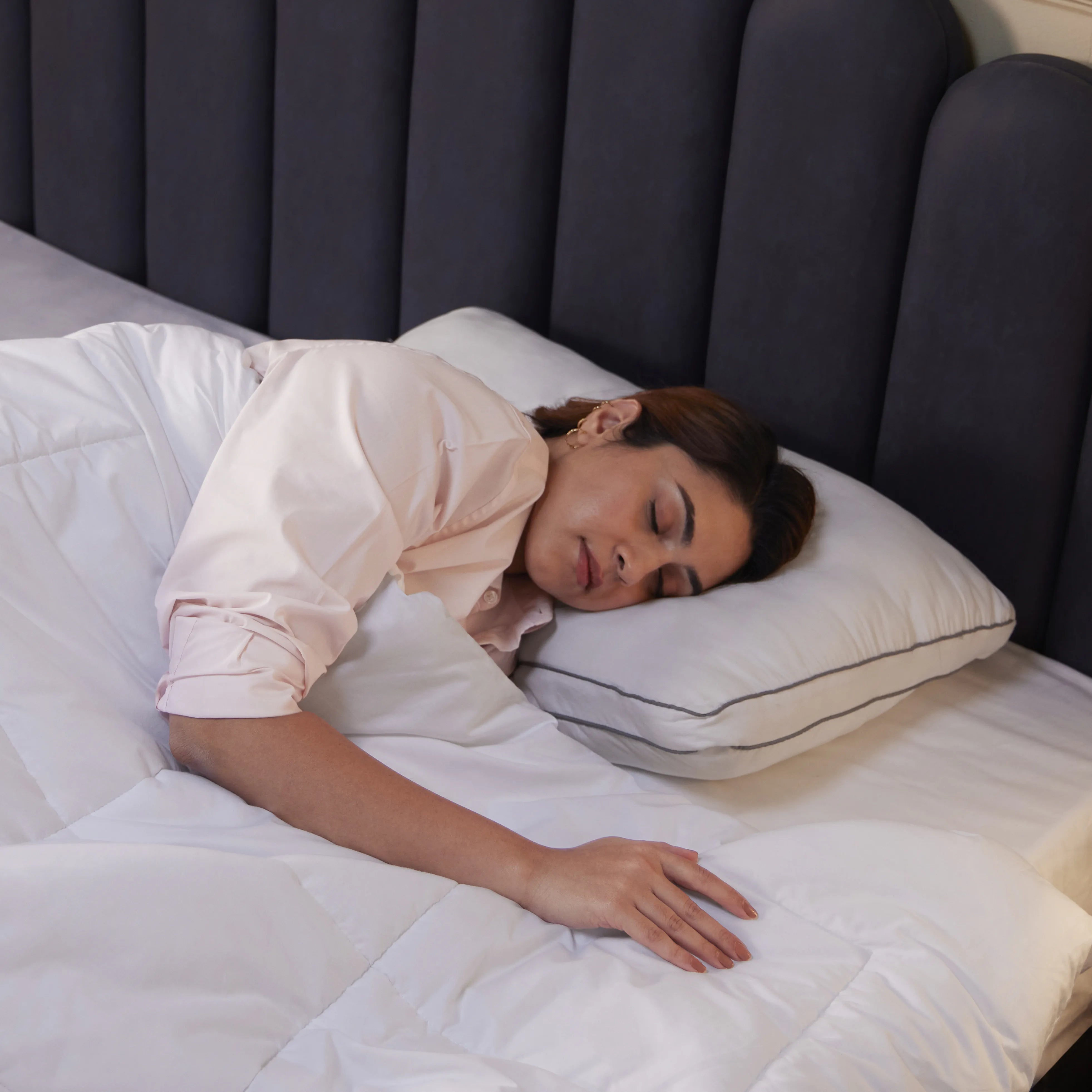 Cloud Nine White Solid Gusseted Pillow Filler Moonlight White / Pillow Filler (46cm x 69cm)