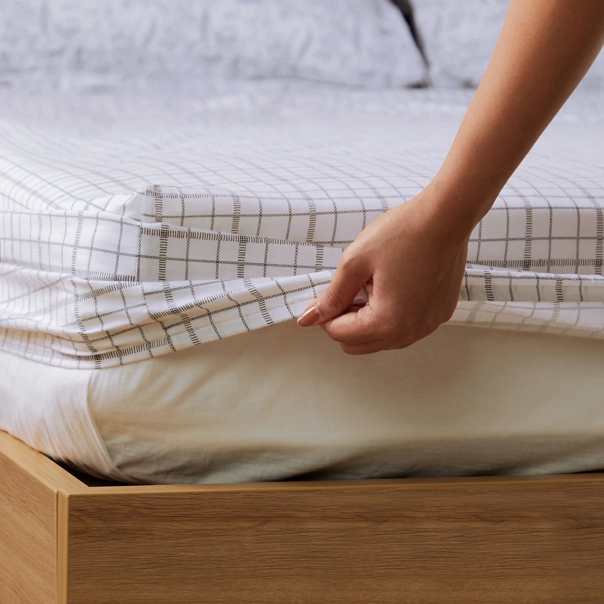 Mishella Printed Charcoal Checks Fitted Sheet Set Charcoal Checks / King