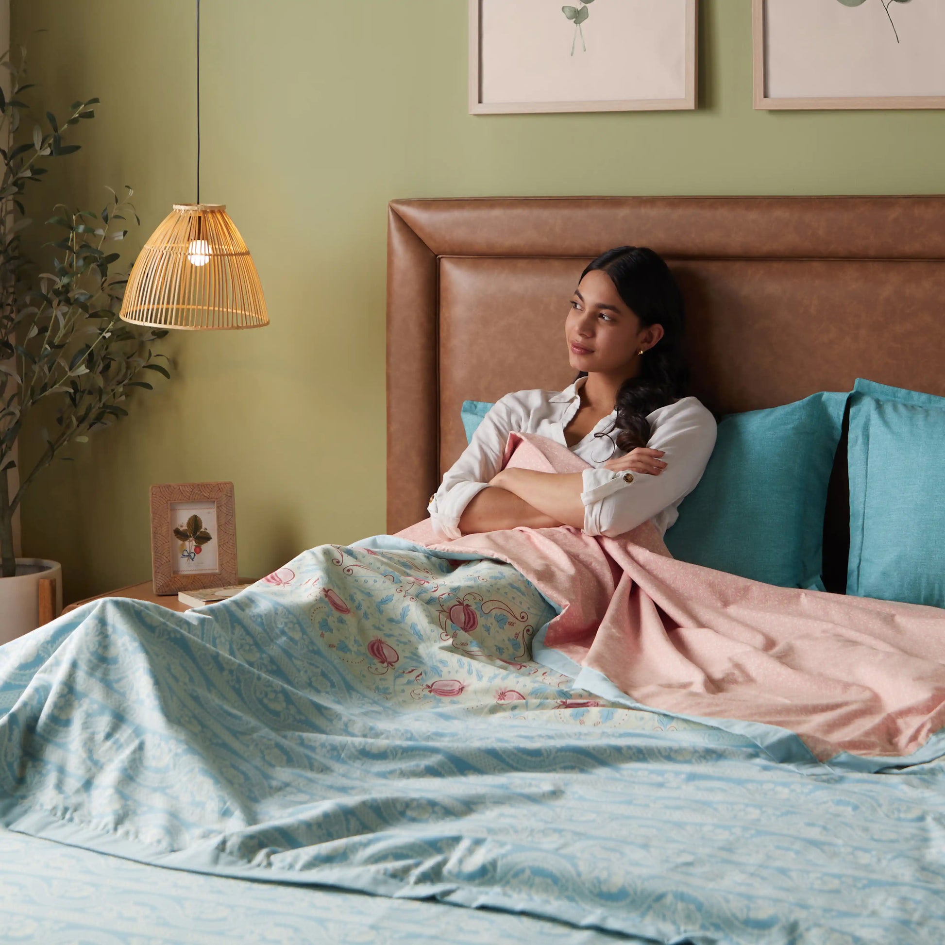 Chippa Lane | Contemporary Indian Print Design Coordinated Bedding Set | Set of Bedsheet & Dohar Light Blue / Double