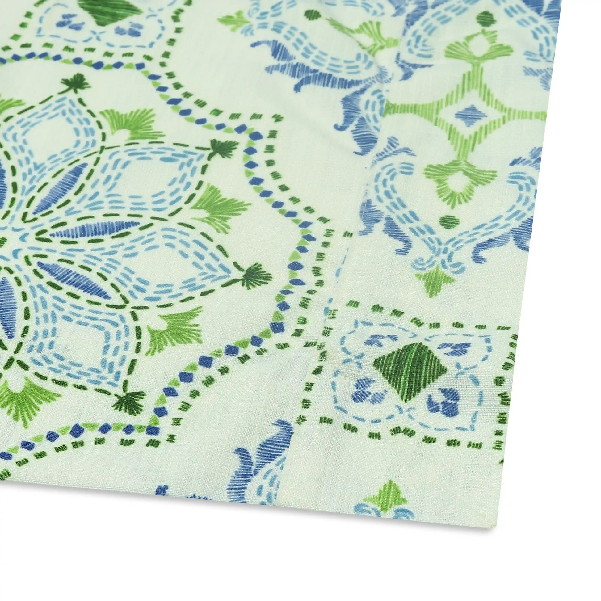 Nonna's Home 100% Polyester Table Cloth Bespoke Blooms / Table Cloth (150cm x 200cm)