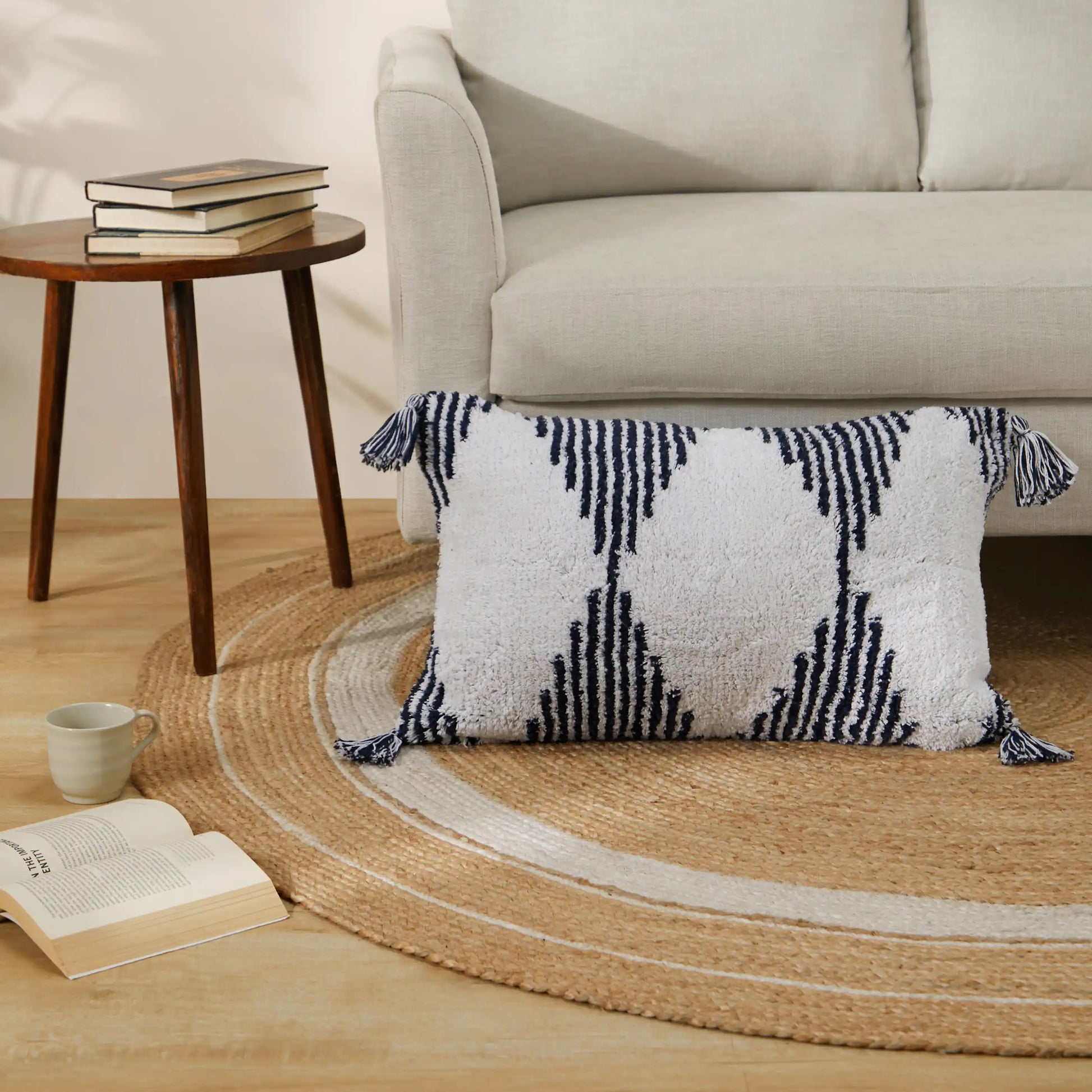 Vissencia 100% Cotton Knitted Cushion Cover | Triangle Nest Ash / Cushion Cover (41cm x 66cm)