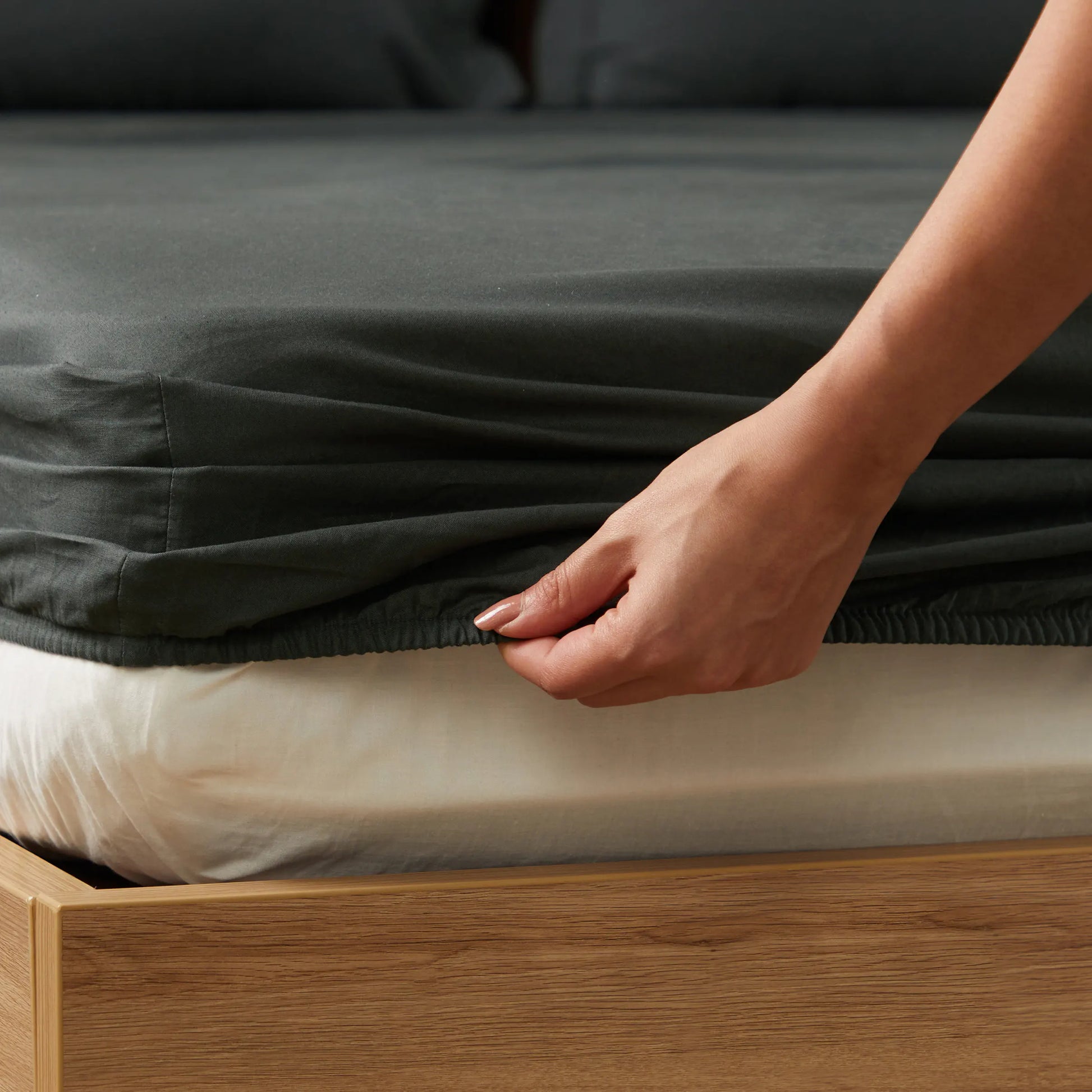 Paleto | Everyday Hues Solid Dyed Cotton Fitted Sheet Set-Dark Grey Dark Grey / Queen