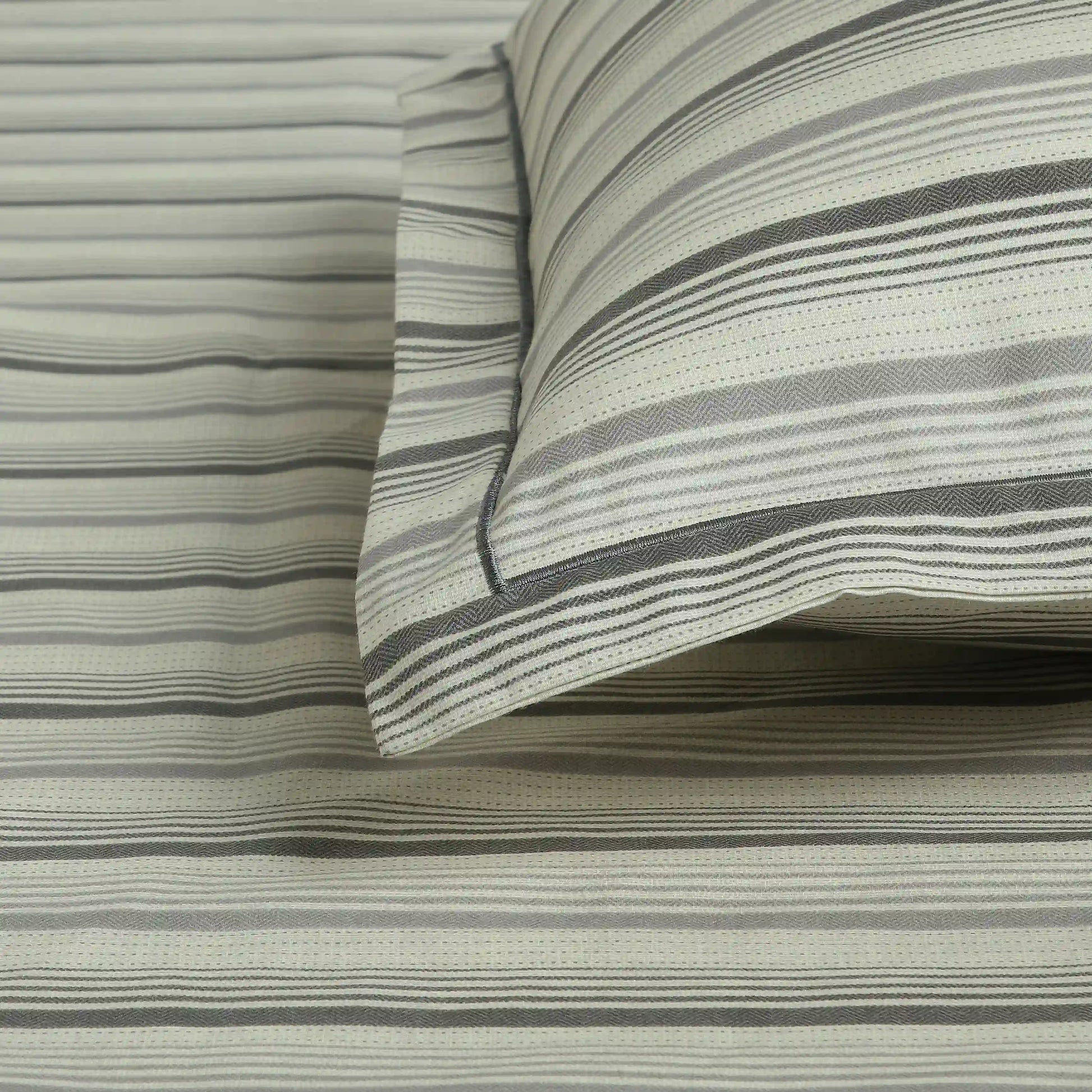 Threadscapes Printed Bedsheet Set-Black & White Black & White / Single