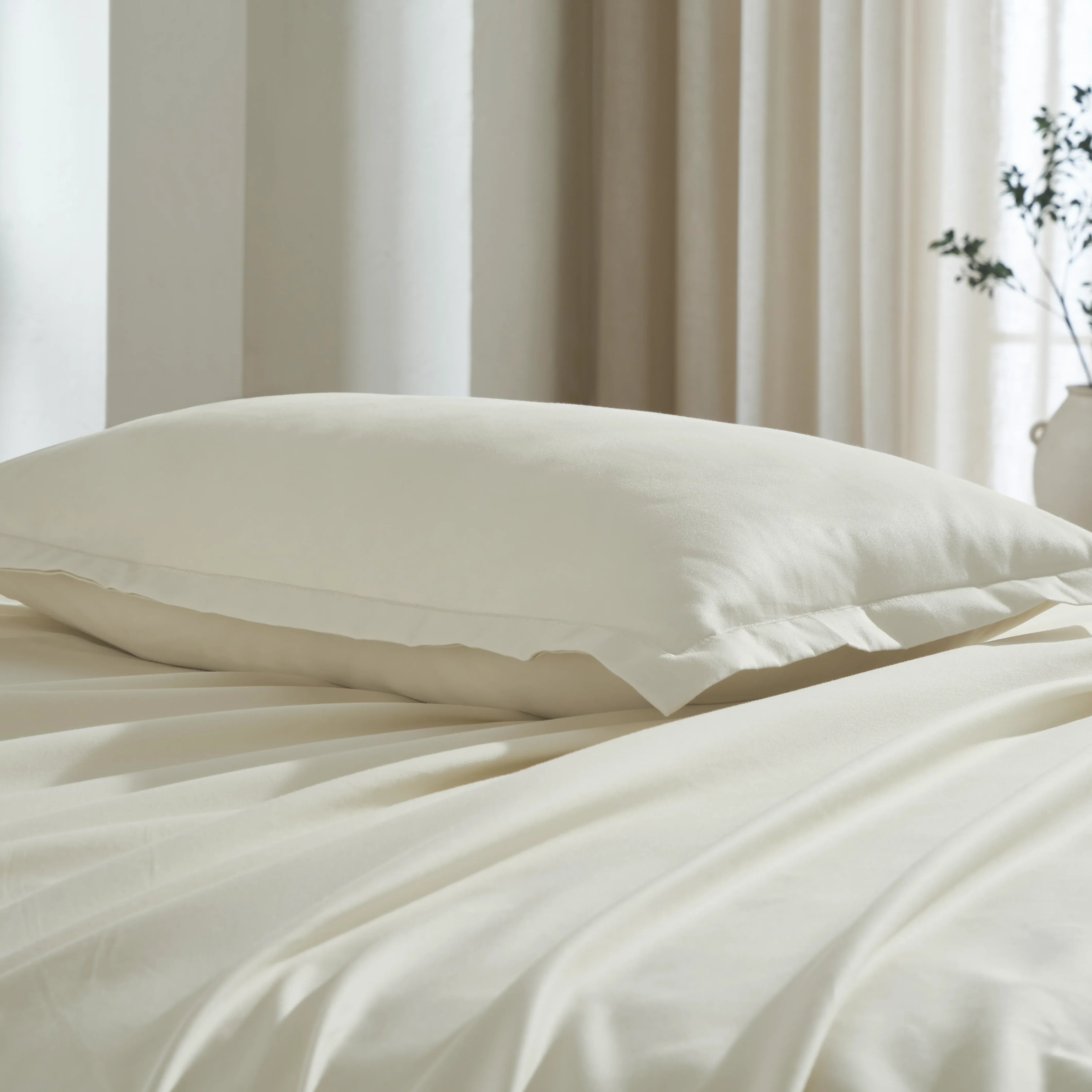 Pelushe | 800TC Long Staple Cotton Luxurious Super Soft Bedsheet Set | Pillow Cover with Merrow Hem Treatment Ivory / Super King